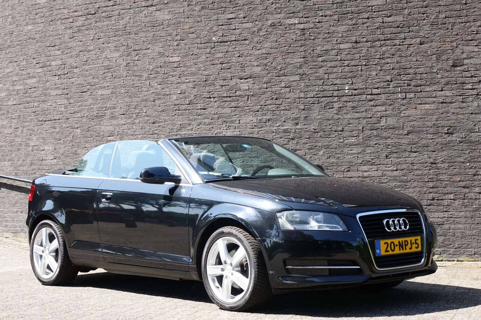 Audi A3 Cabriolet 1.2 TFSI S-edition, Cabriolet, zwart, zw Zwart - 2