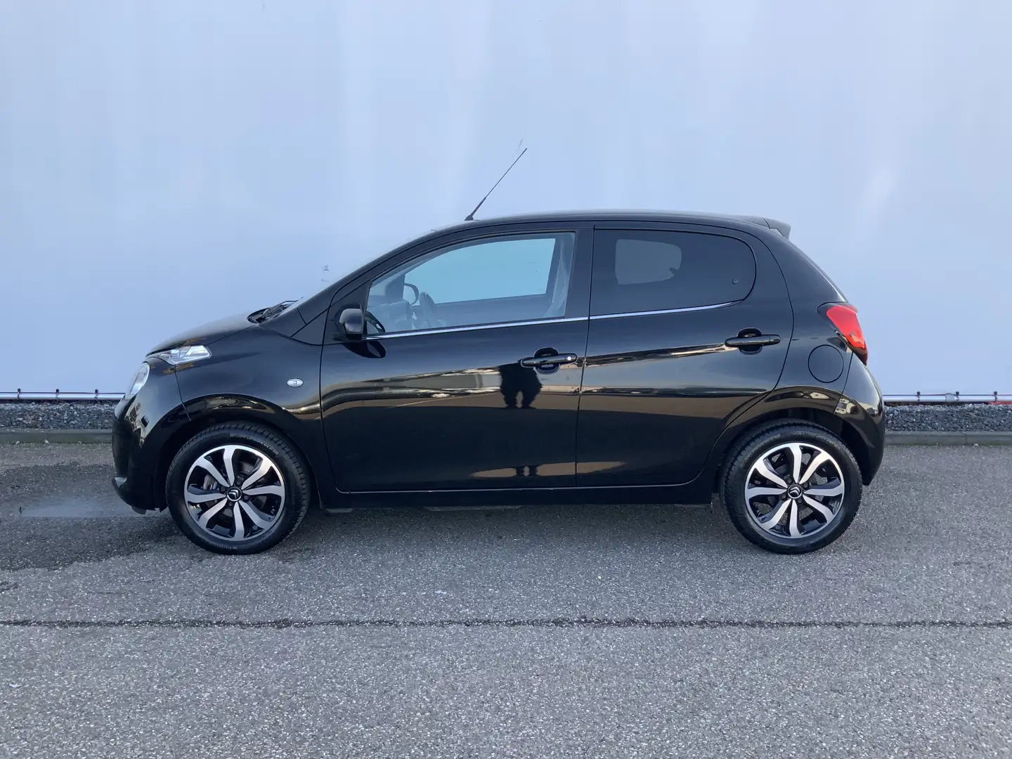 Citroen C1 1.0 VTi Shine Schwarz - 2
