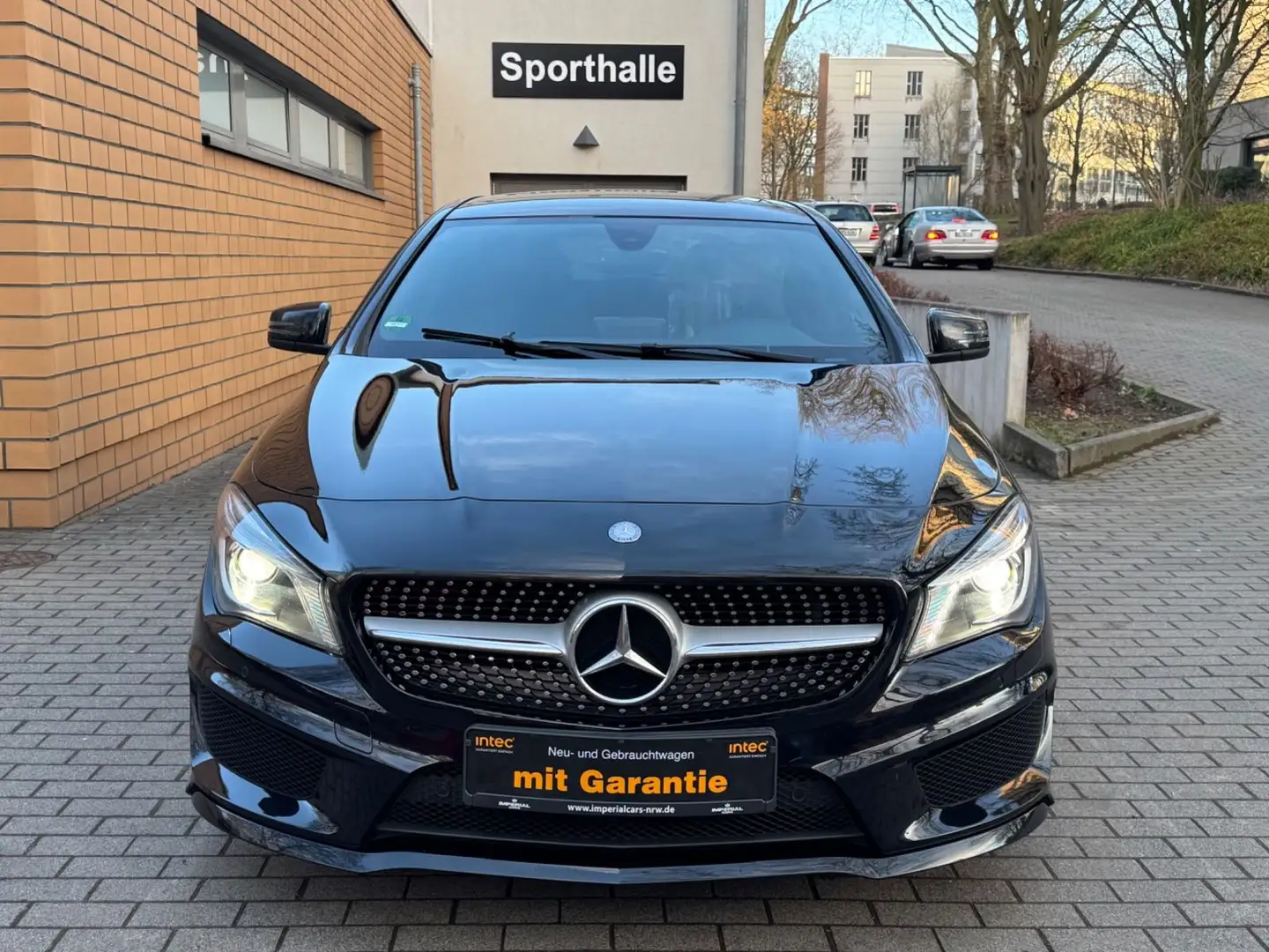 Mercedes-Benz CLA 200 d/1.Hand/AMG-PAKET/ALCANTARA/GEPFLEGT/AL Schwarz - 2