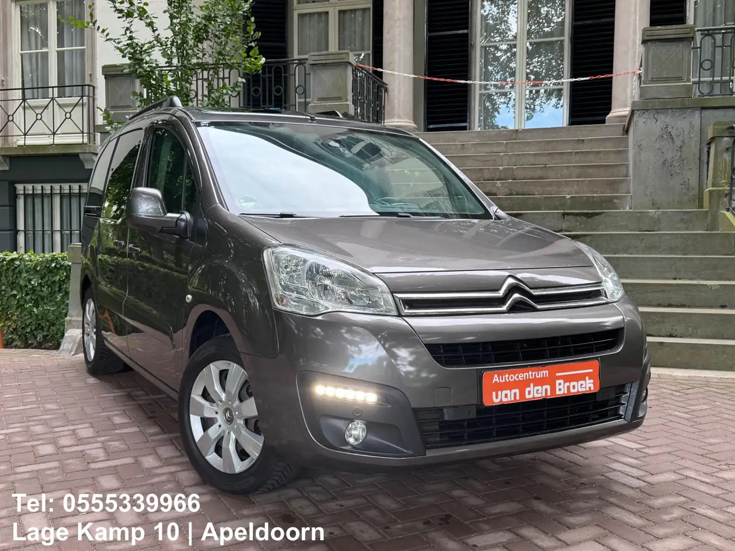 Citroen Berlingo 1.2 PureTech XTR Panoramadak CarPlay/Navi Climate Grijs - 2