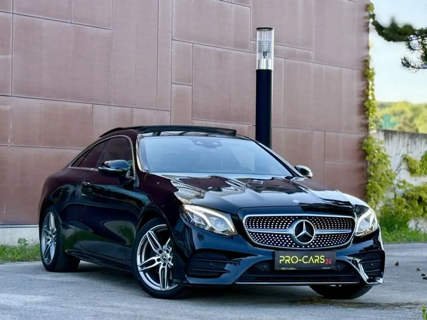 Mercedes-Benz E200 // AMG-Line // Pano // Burmester Чорний - 1