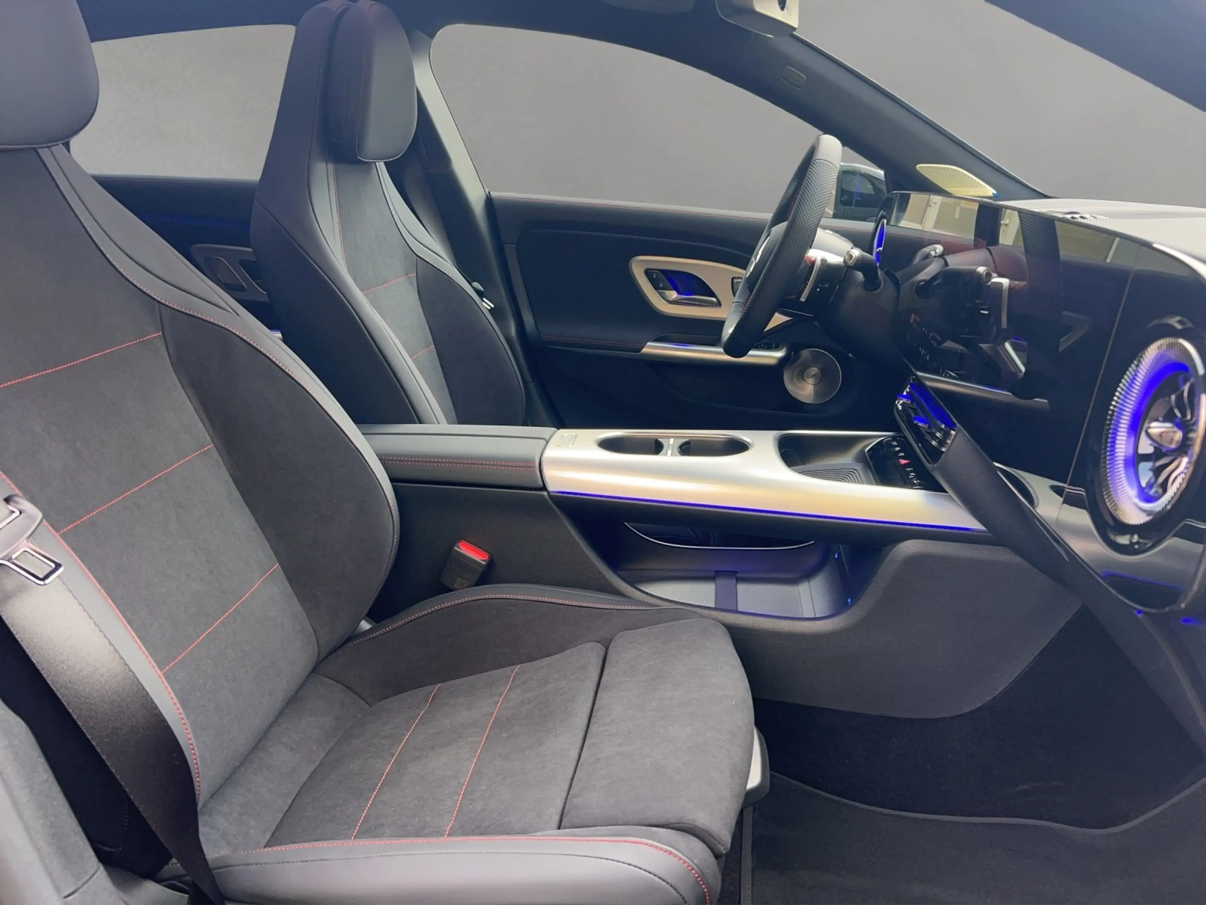 Mercedes-Benz CLA 250 + SB AMG AHK Burm Keyless Pano Superscree — photo 8