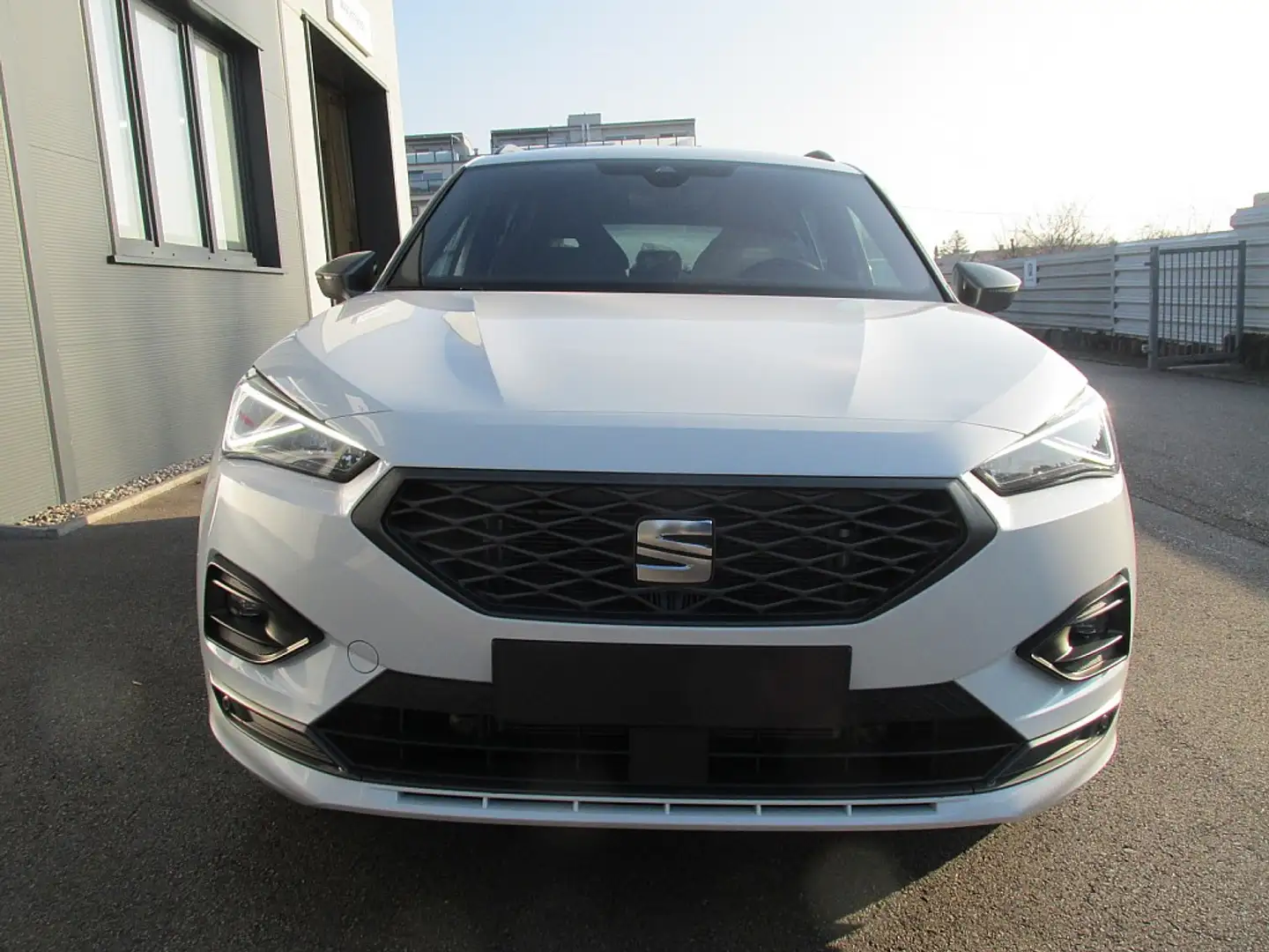 SEAT Tarraco 1,5 TSI ACT FR DSG Weiß - 2