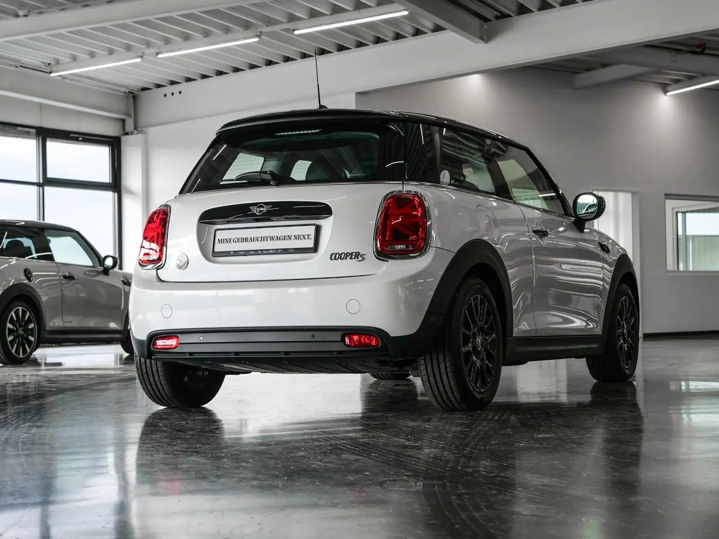 MINI Cooper SE Classic Trim Aut Nav LED Driveas PDChi Weiß - 2