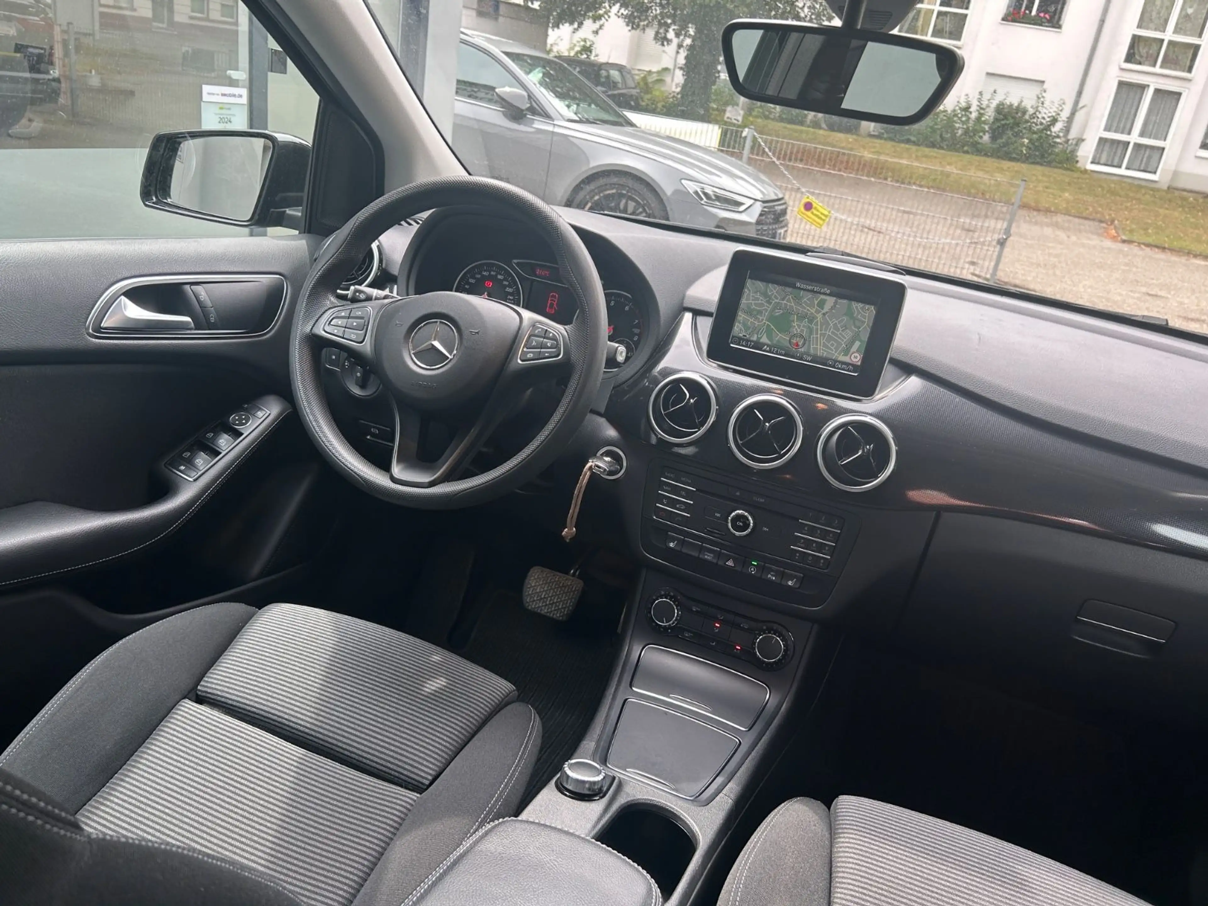 Mercedes-Benz B 160 Automatik+Navi+BT+LM+SHZ+PDC+Tempomat — photo 13