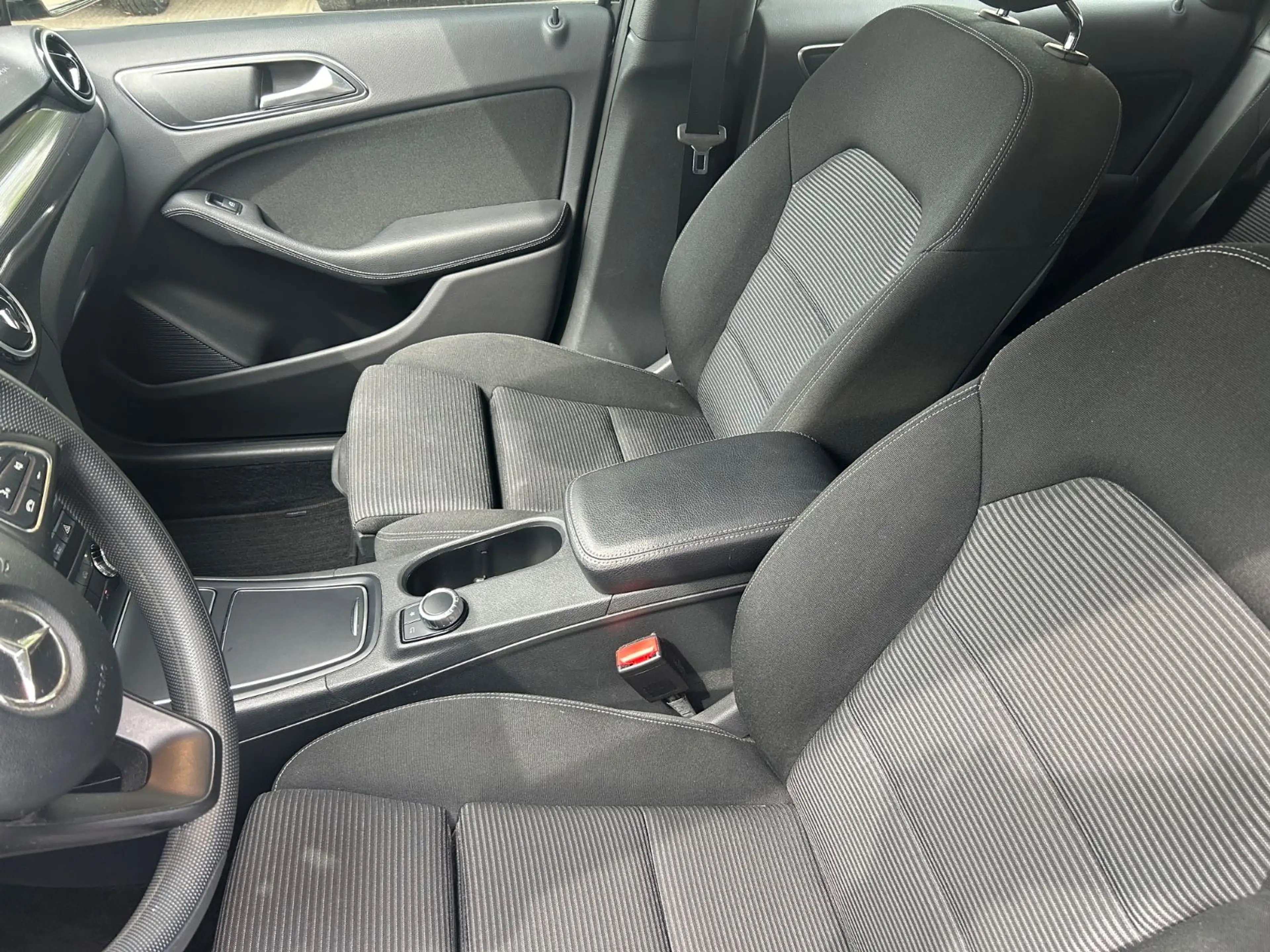 Mercedes-Benz B 160 Automatik+Navi+BT+LM+SHZ+PDC+Tempomat — photo 9