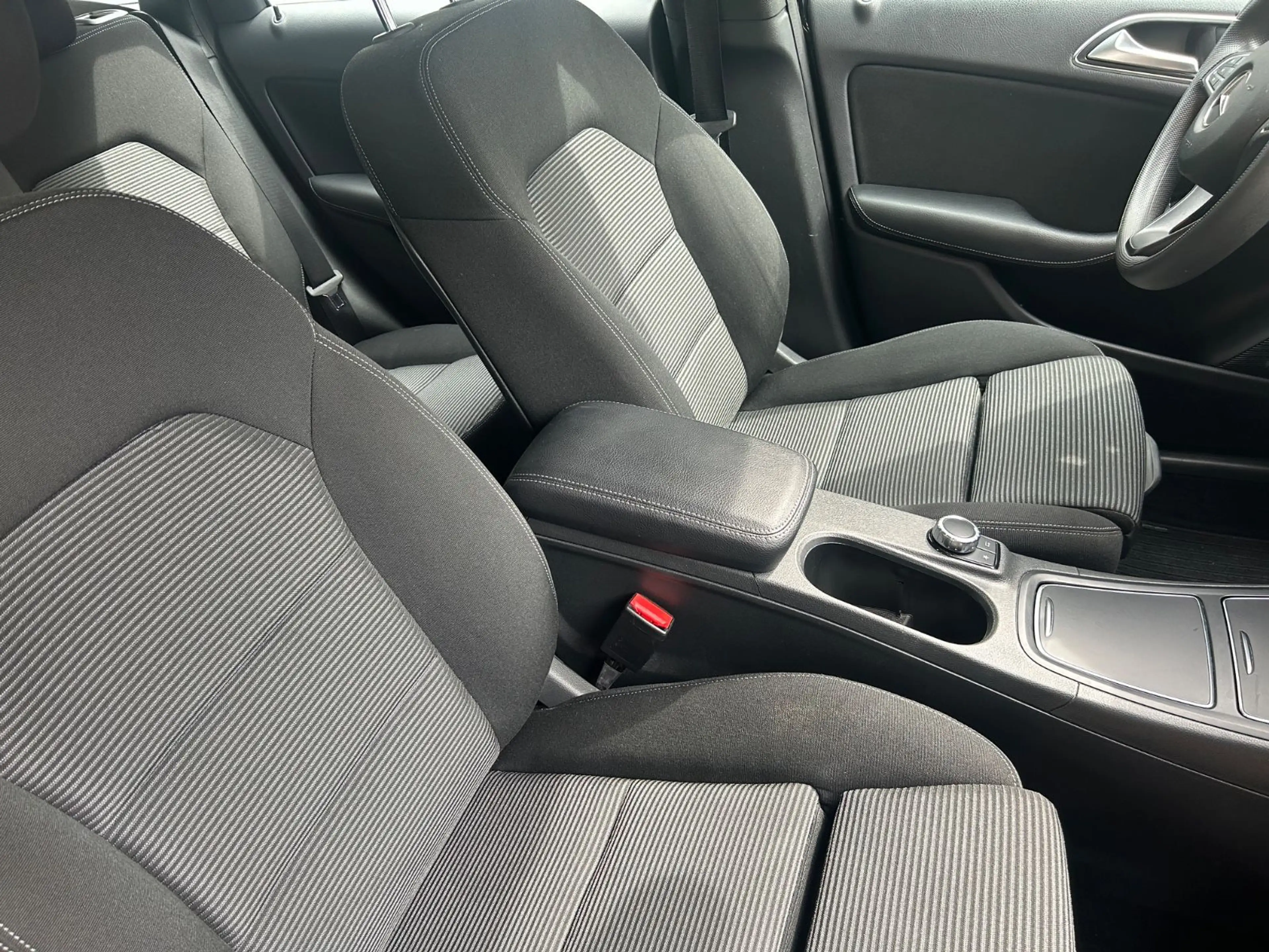 Mercedes-Benz B 160 Automatik+Navi+BT+LM+SHZ+PDC+Tempomat — photo 15