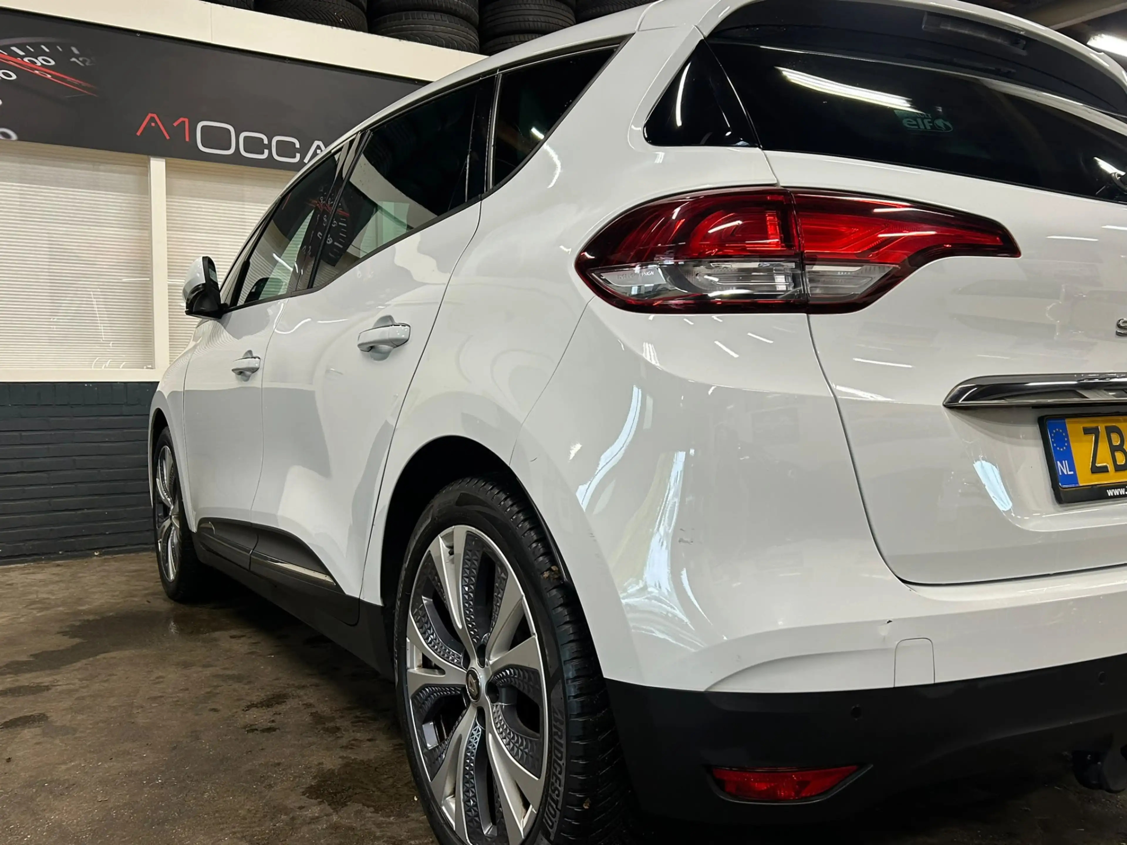 Renault Scenic 1.3 TCe Intens — photo 23