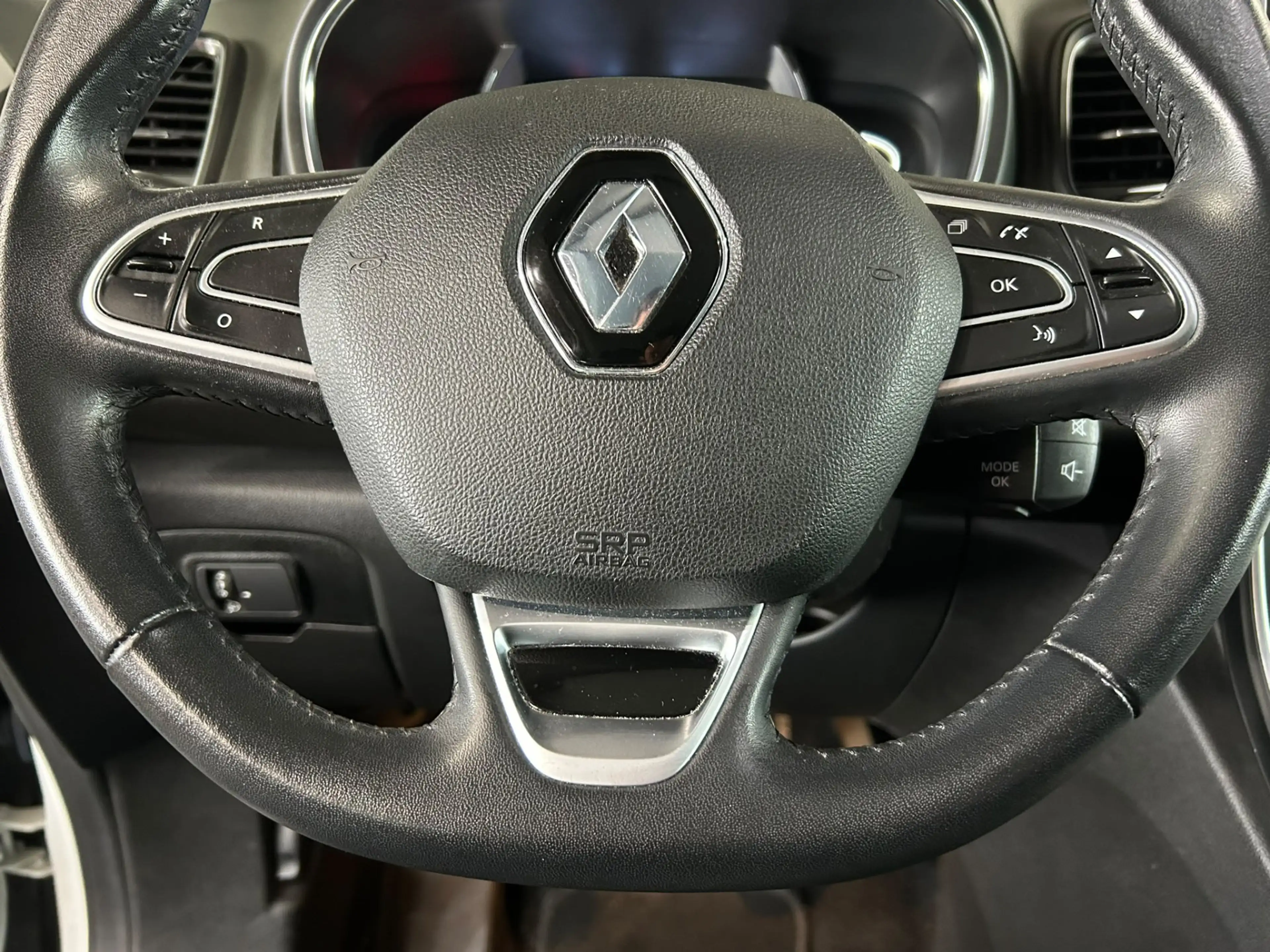 Renault Scenic 1.3 TCe Intens — photo 8