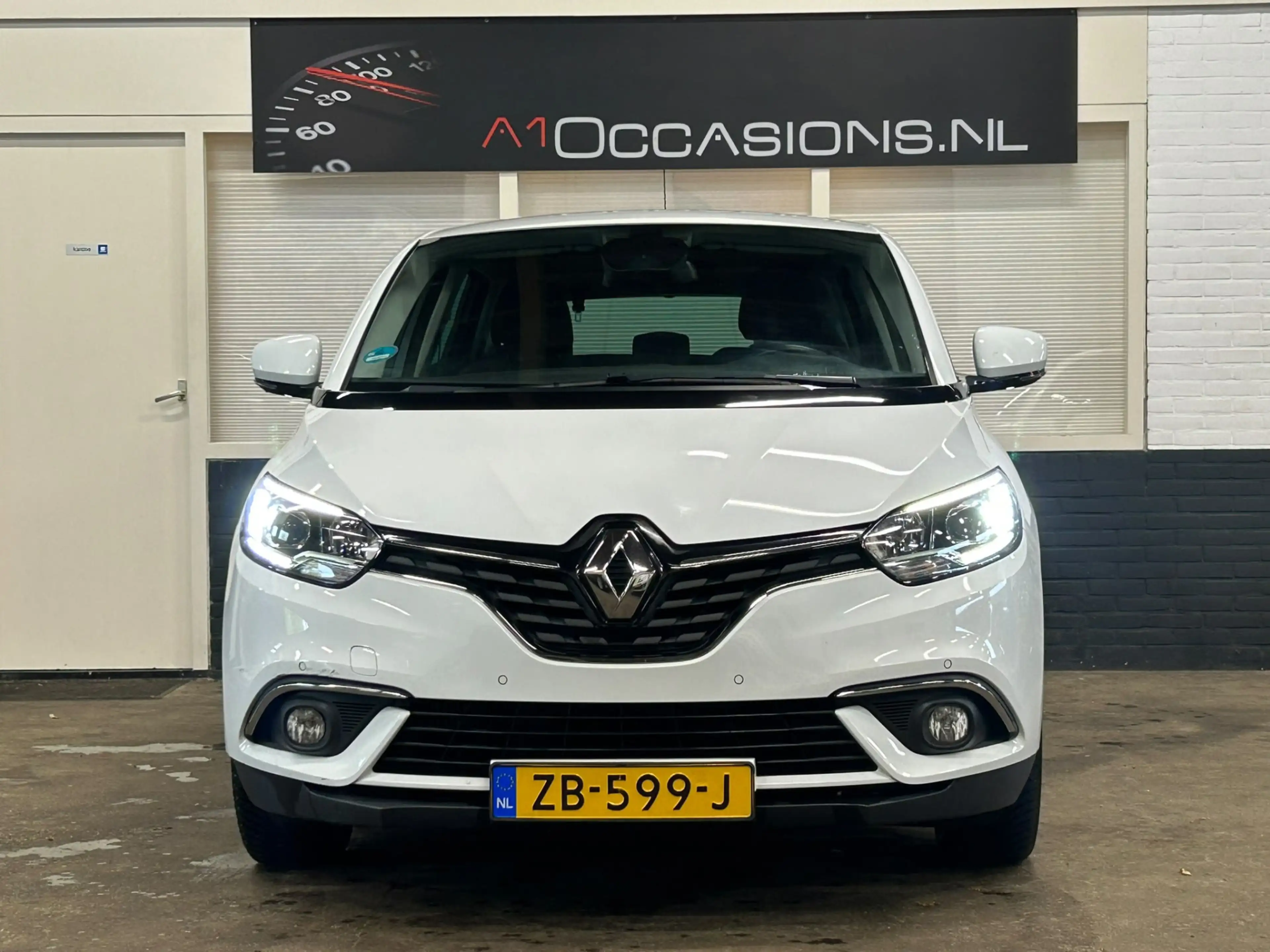 Renault Scenic 1.3 TCe Intens — photo 18