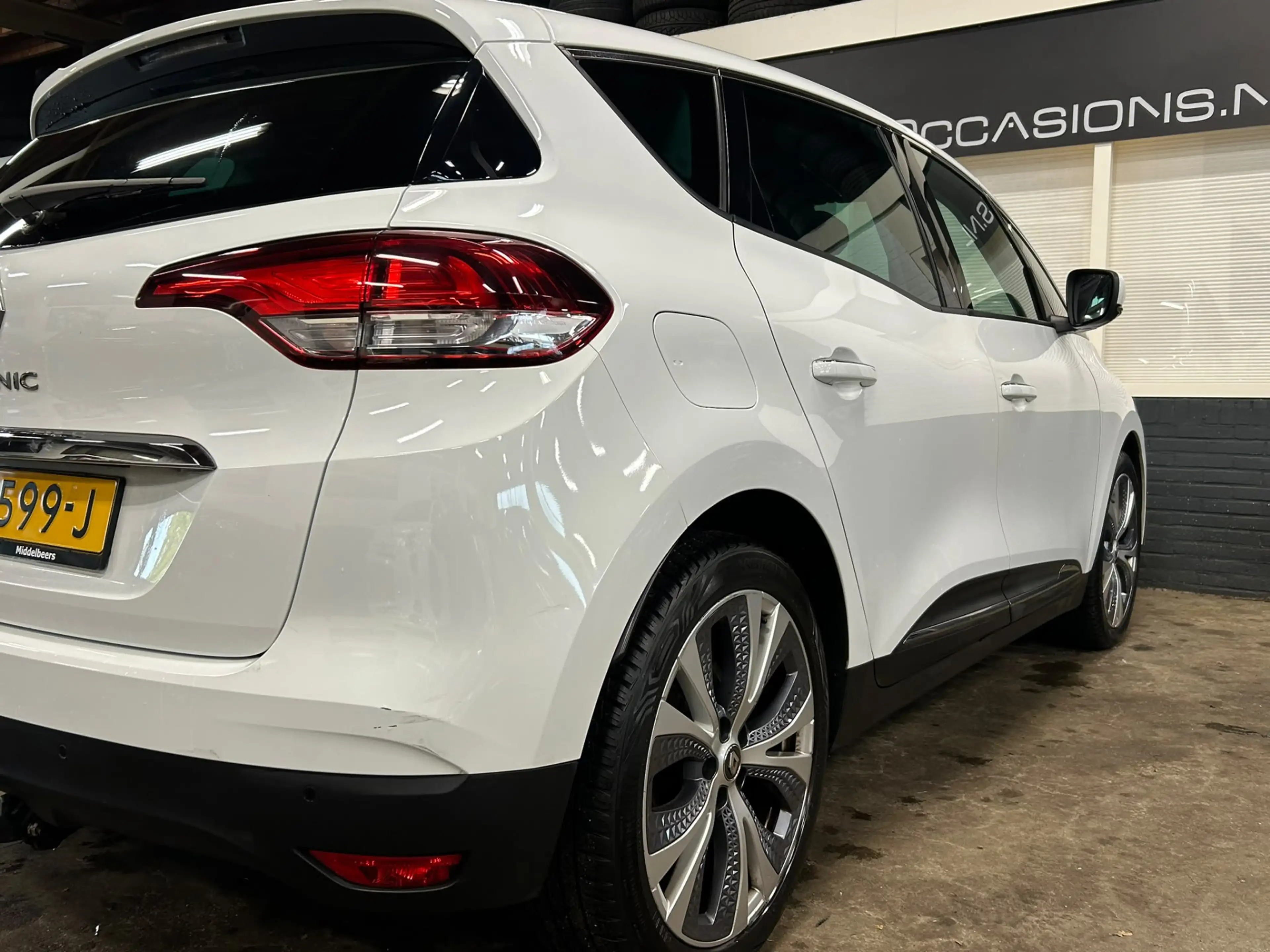 Renault Scenic 1.3 TCe Intens — photo 24