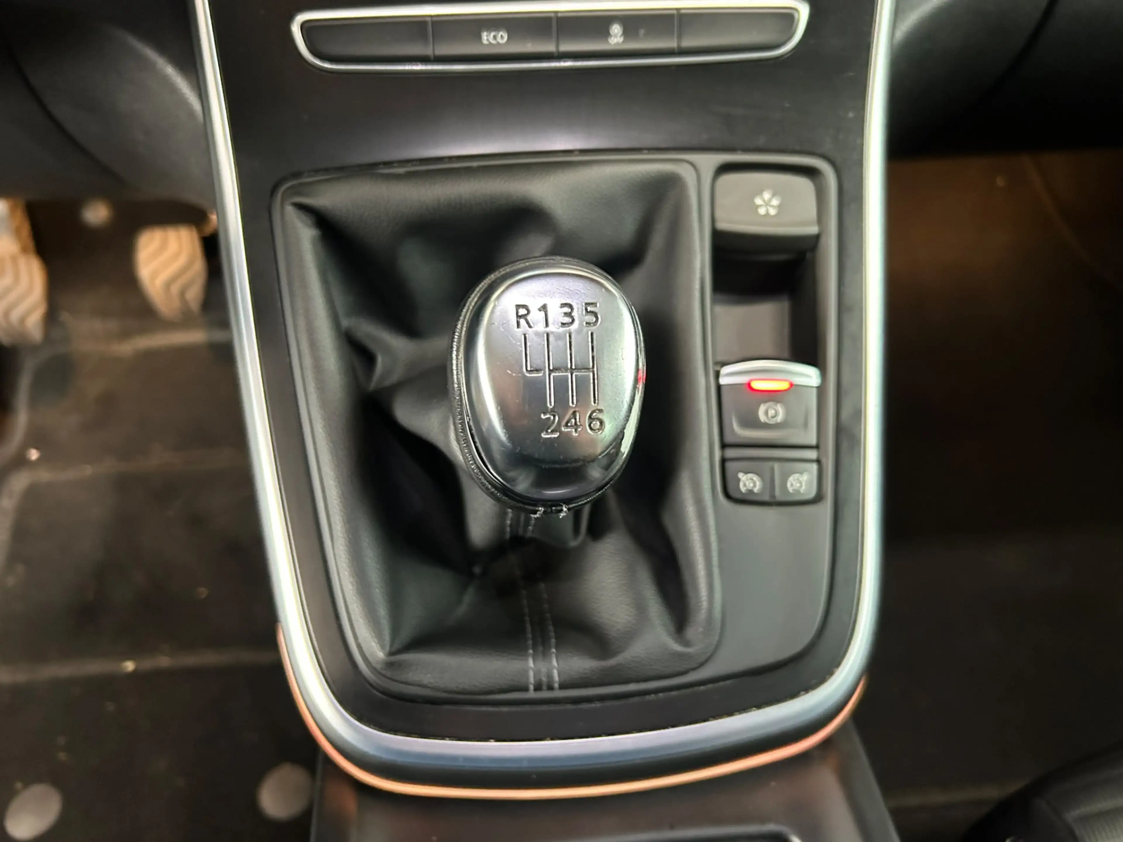 Renault Scenic 1.3 TCe Intens — photo 11