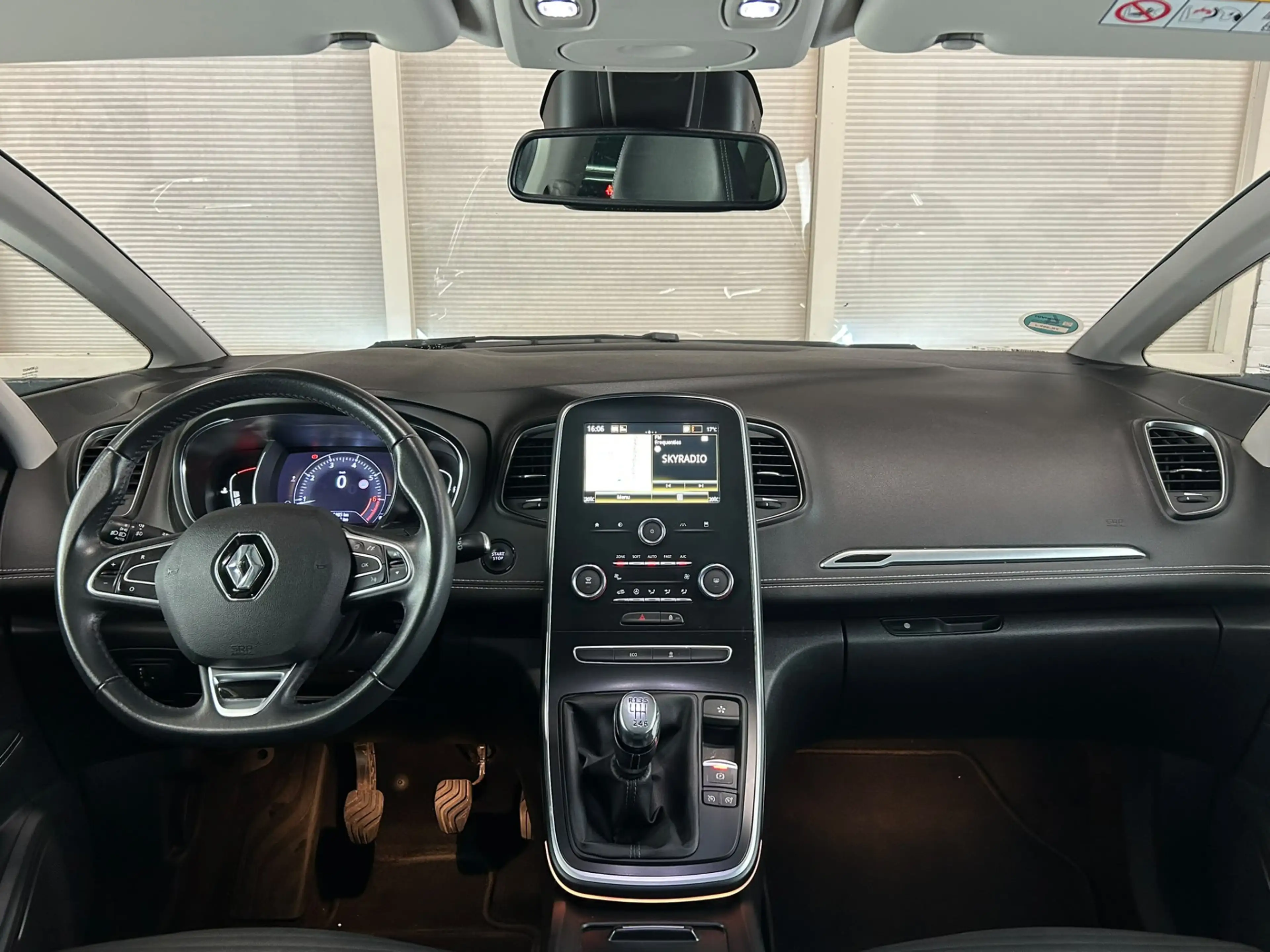 Renault Scenic 1.3 TCe Intens — photo 6