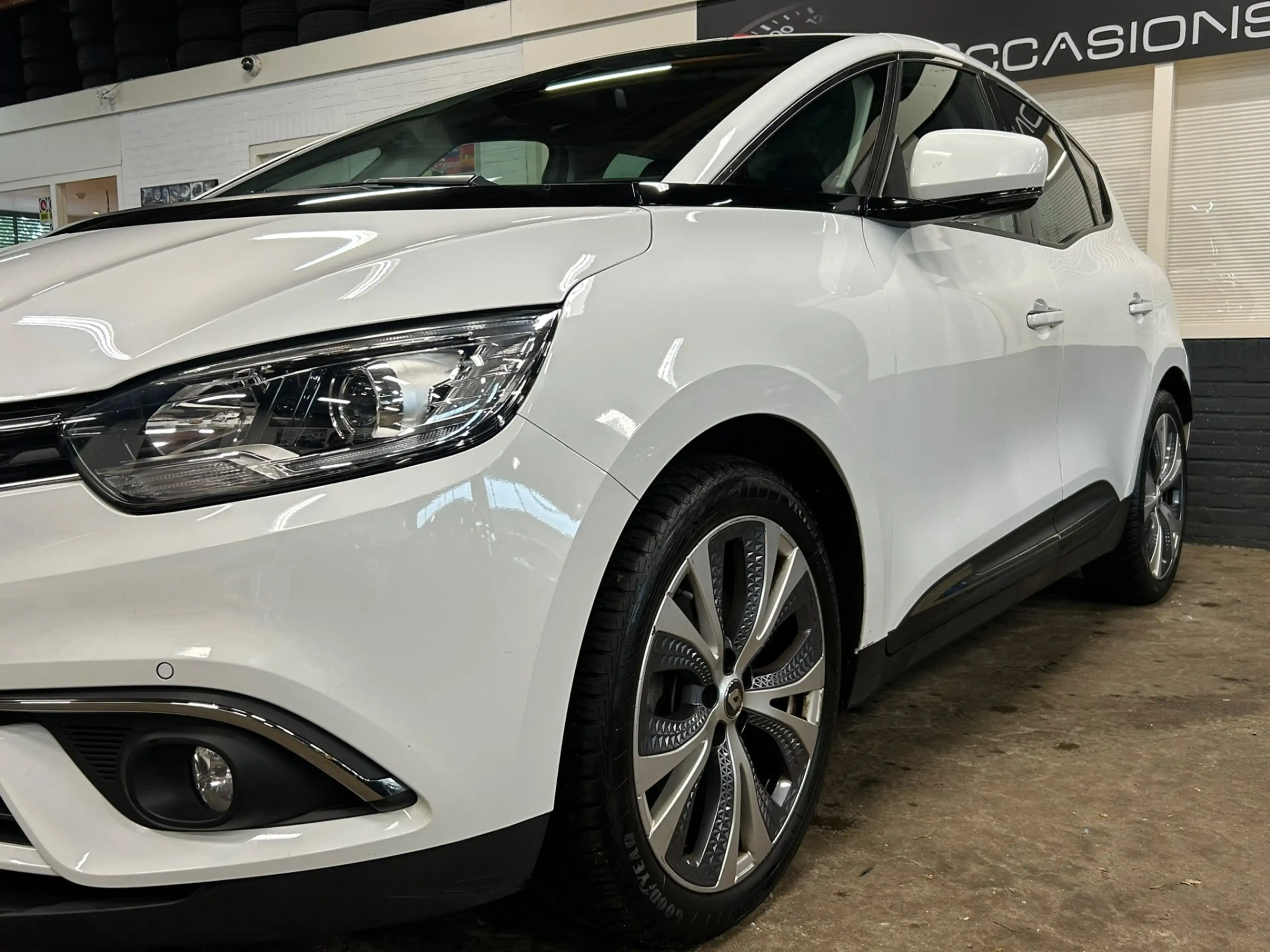 Renault Scenic 1.3 TCe Intens — photo 20