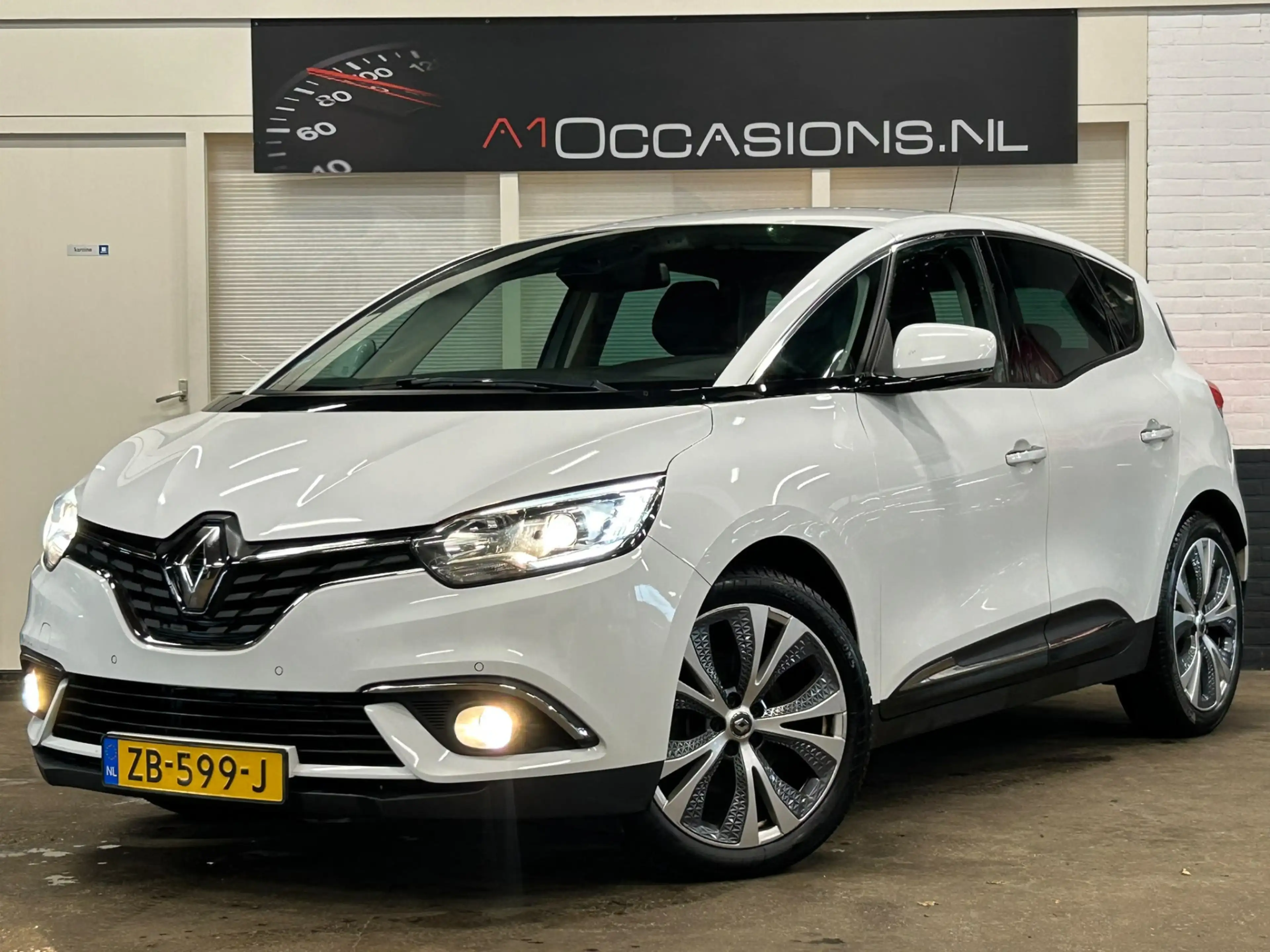 Renault Scenic 1.3 TCe Intens — photo 2
