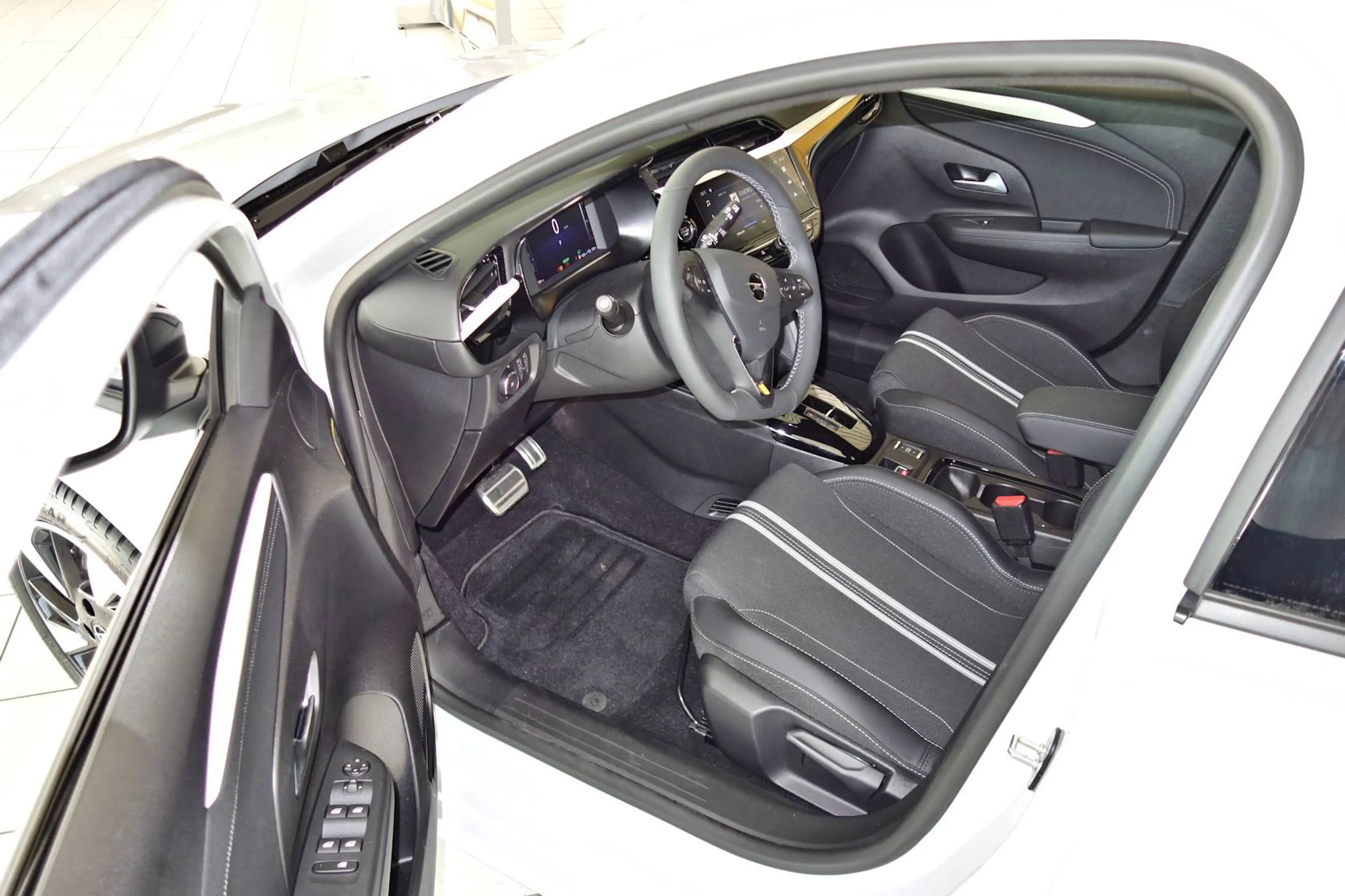Opel Corsa -e GS 156PS LED,Rückfahrkamera,Allwetterreifen Top — photo 4