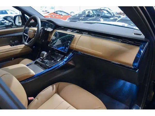 Land Rover Range Rover Sport view 4
