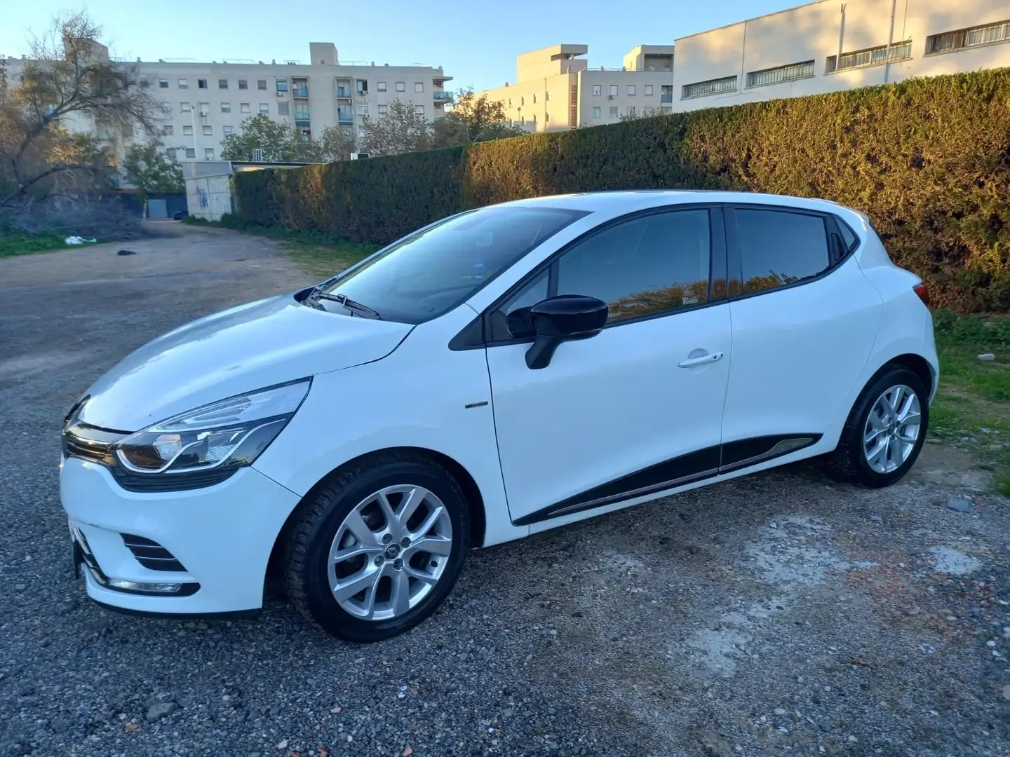 Renault Clio 0.9Tce Límited 66Kw Blanco - 1