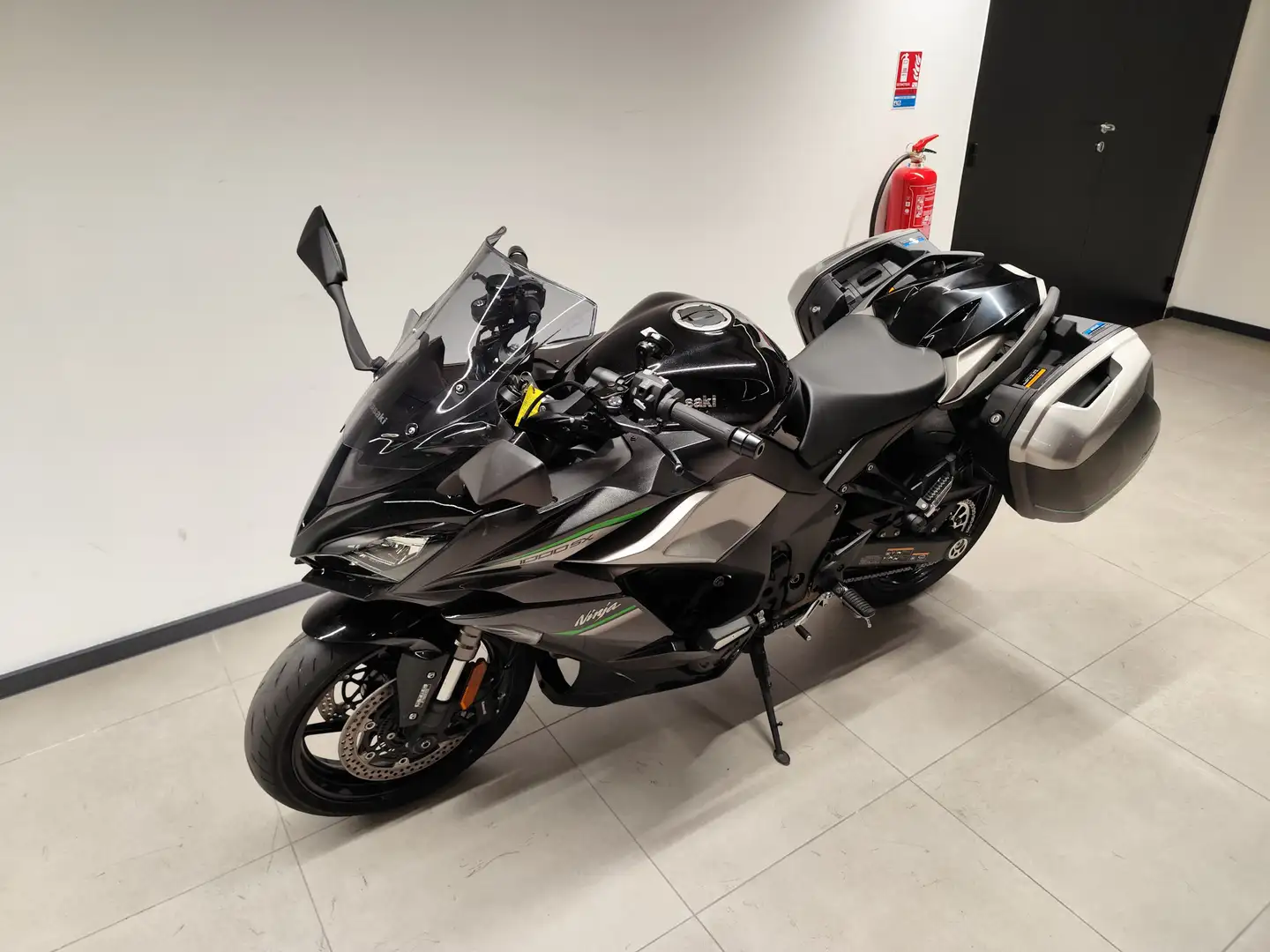 Kawasaki Ninja 1000SX - 2