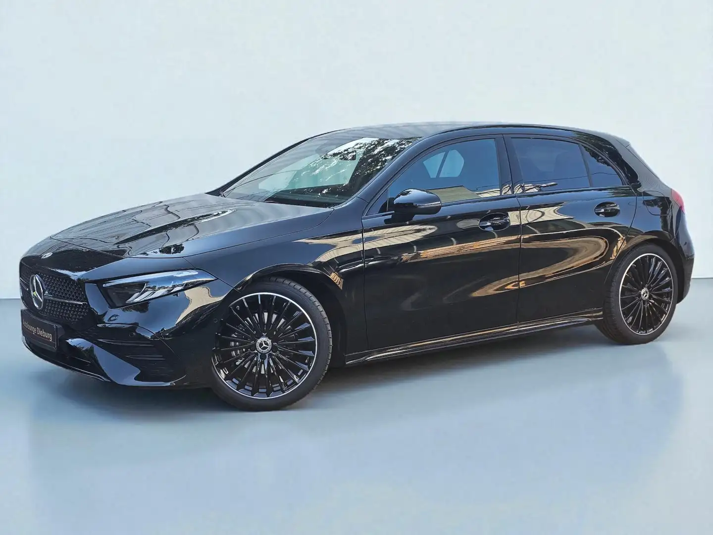 Mercedes-Benz A 200 Special Edition AMG-Line Schwarz - 1