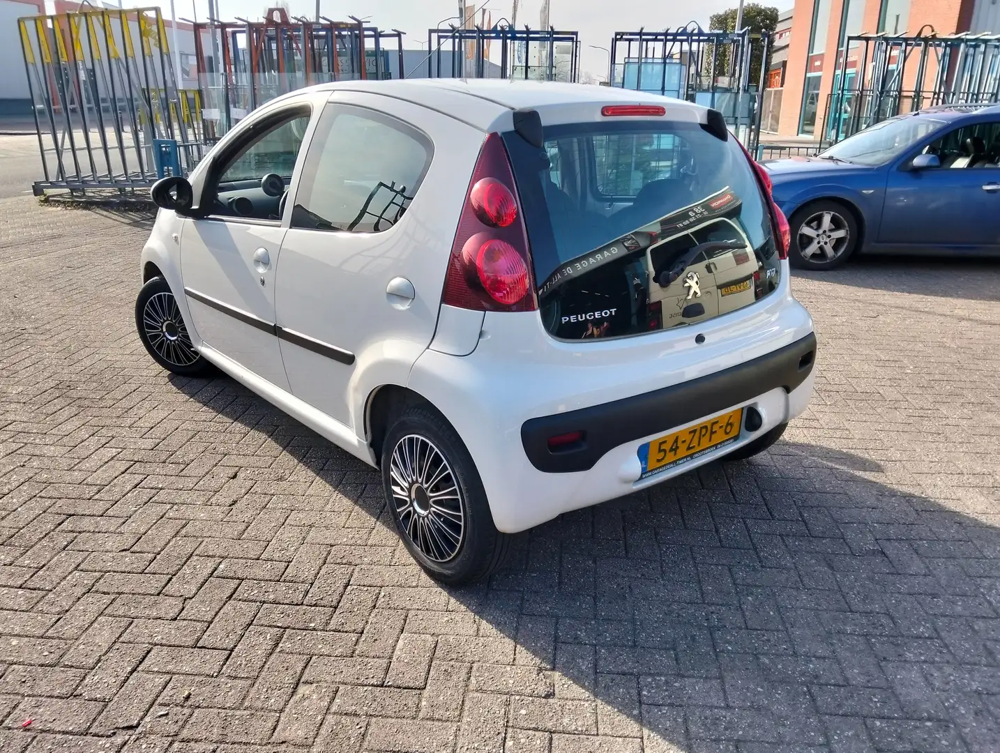 Peugeot 107 107 1.0 Active Wit - 2