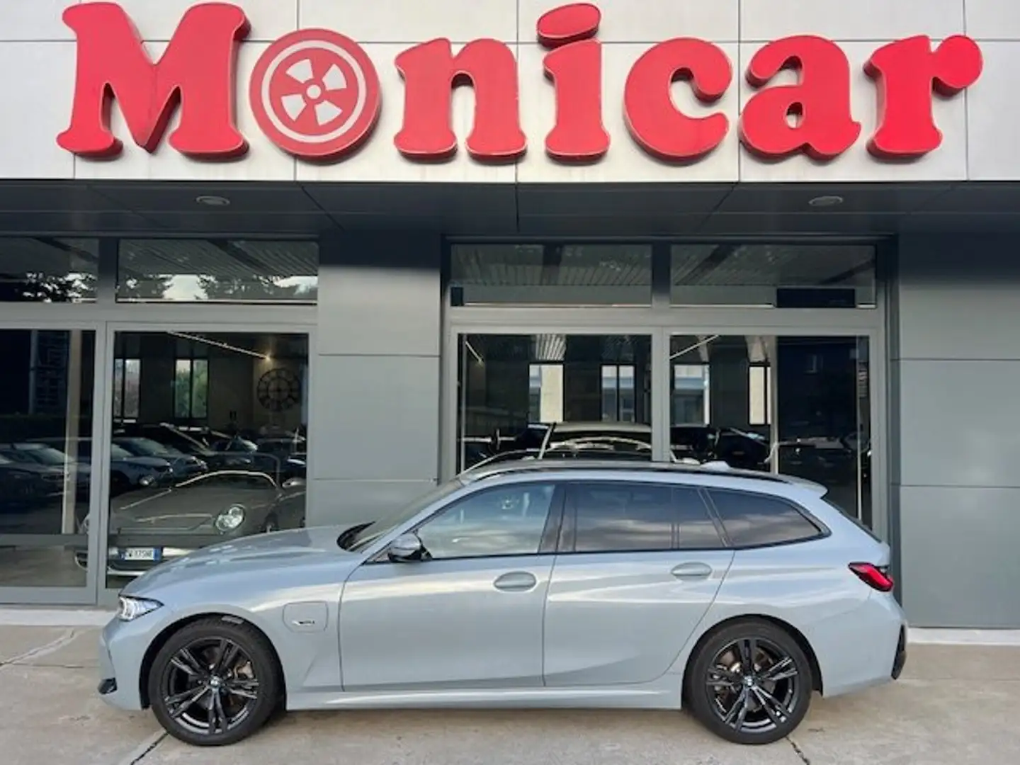 BMW 330 330e Touring MSport auto Grau - 1