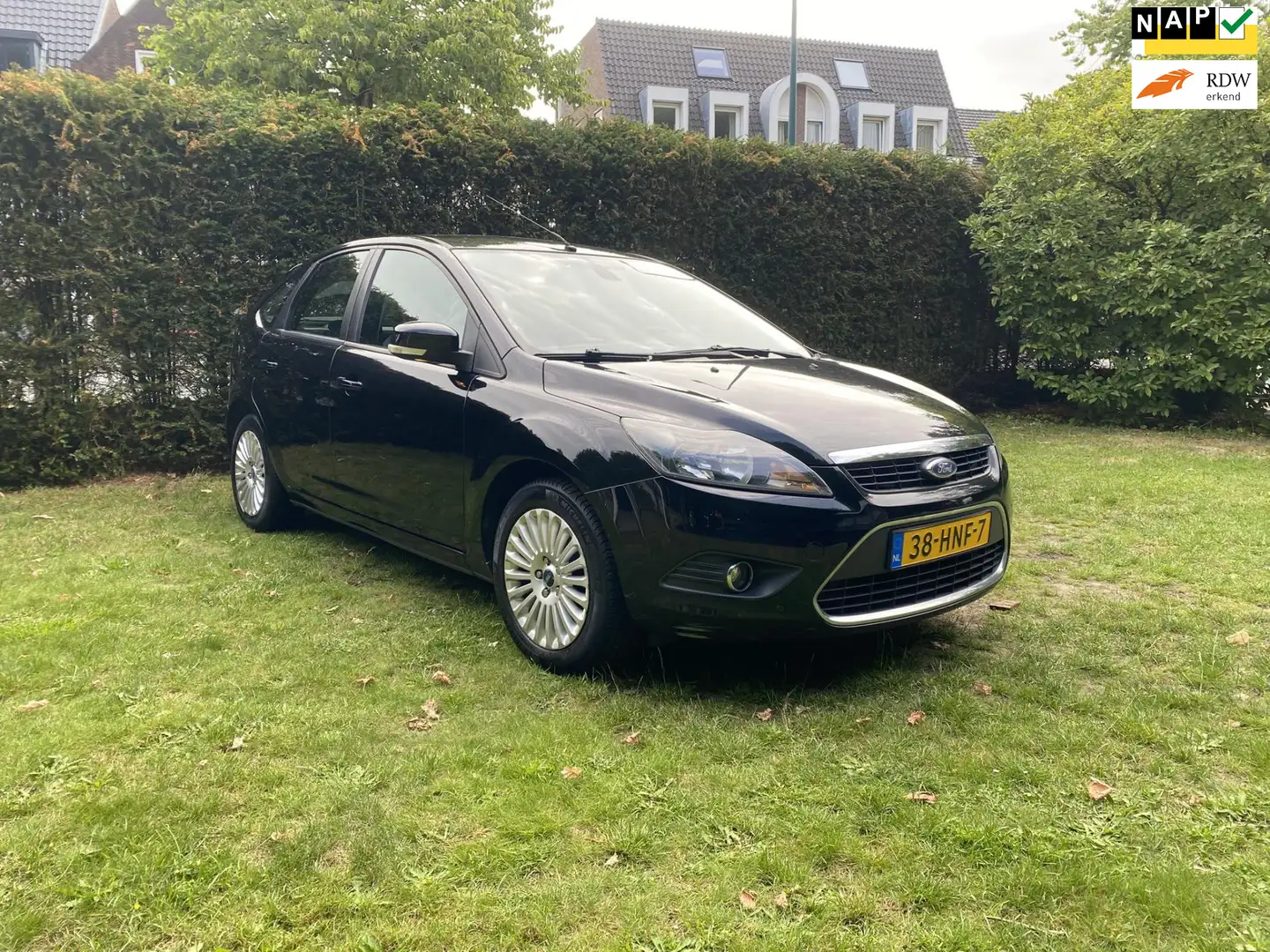 Ford Focus 1.6 Titanium I Airco I Parkeersensoren I Navi I Tr Zwart - 1