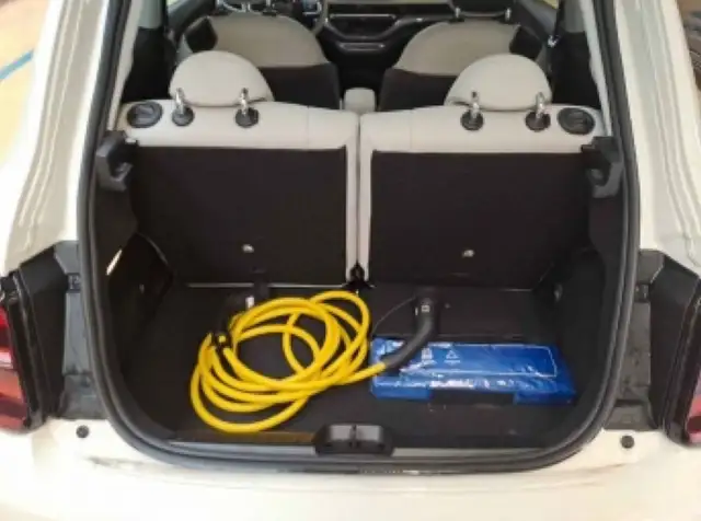 Fiat 500e view 11