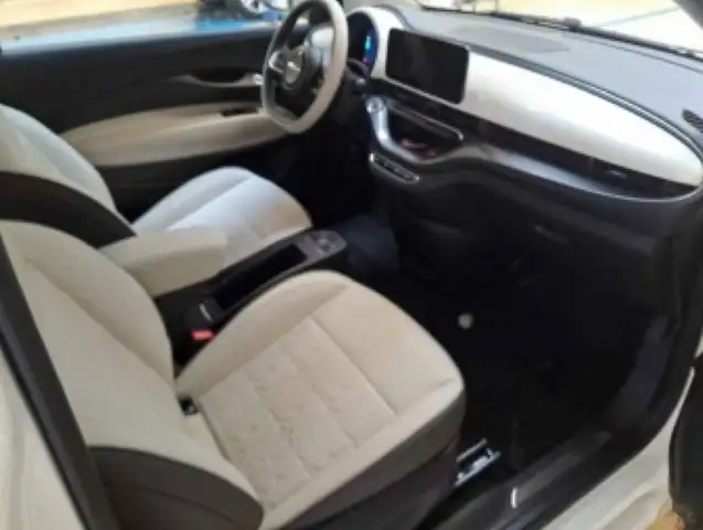 Fiat 500e view 7