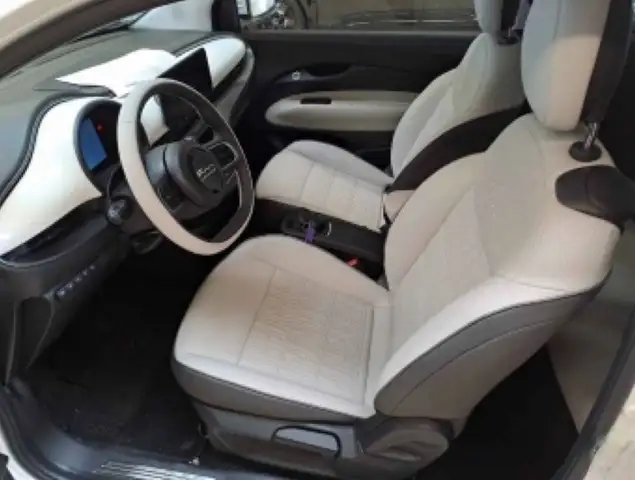 Fiat 500e view 9