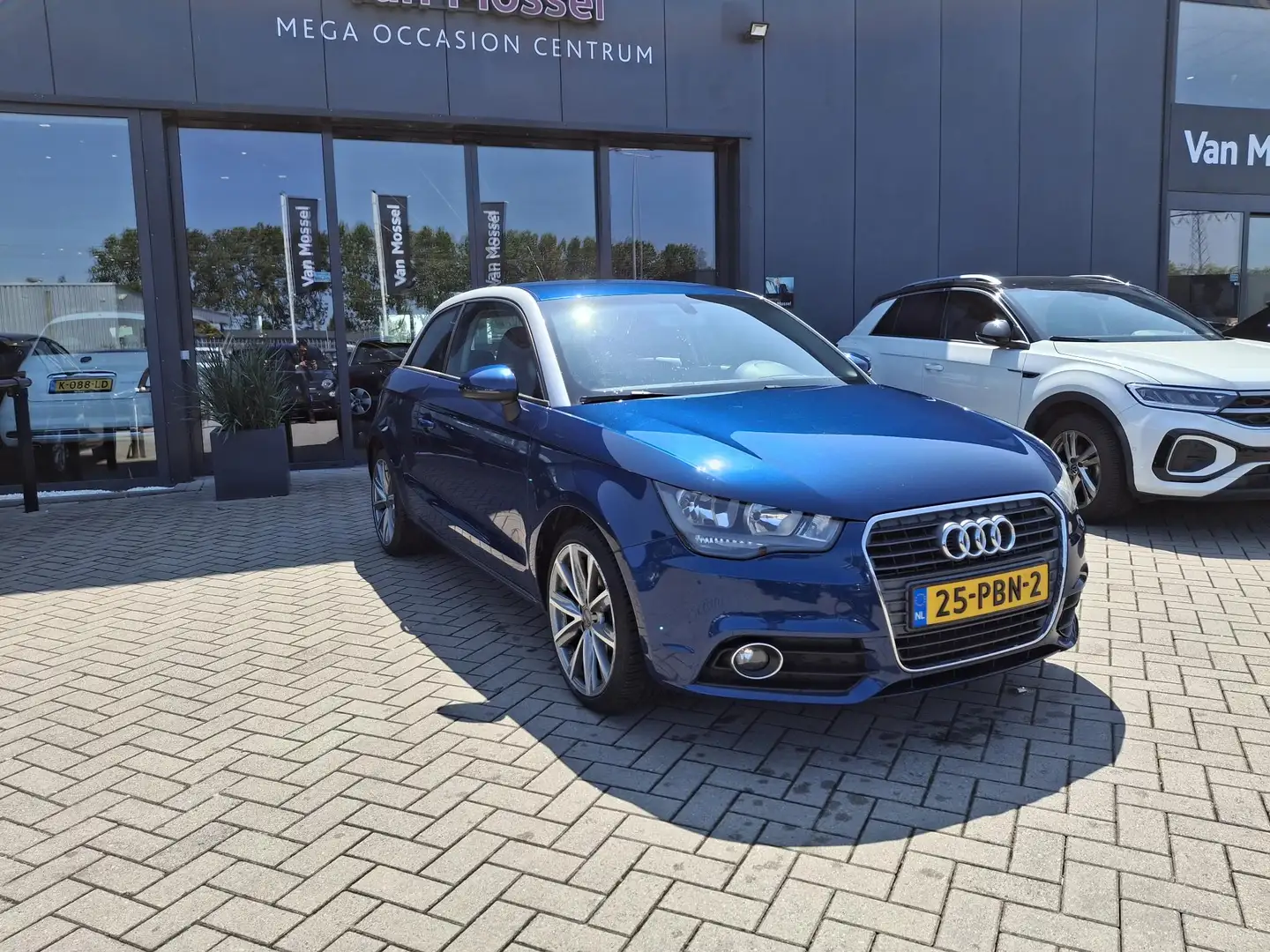 Audi A1 1.4 TFSI Attraction Pro Line Business | Navigatie Blauw - 2
