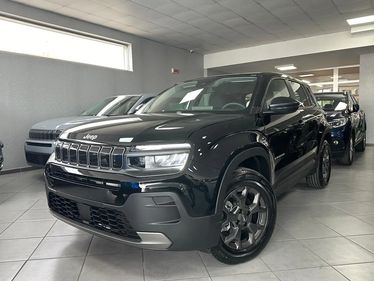 Jeep Avenger 1.2 turbo e-hybrid mhev Longitude 110cv edct6 KM0 Noir - 2