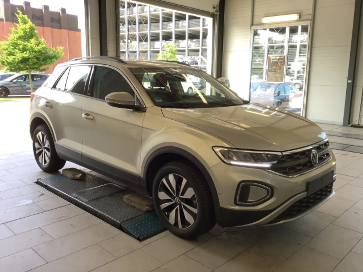 Volkswagen T-Roc 2.0 TDI Move DSG Navi ACC Kamera IQ.Drive Silber - 2