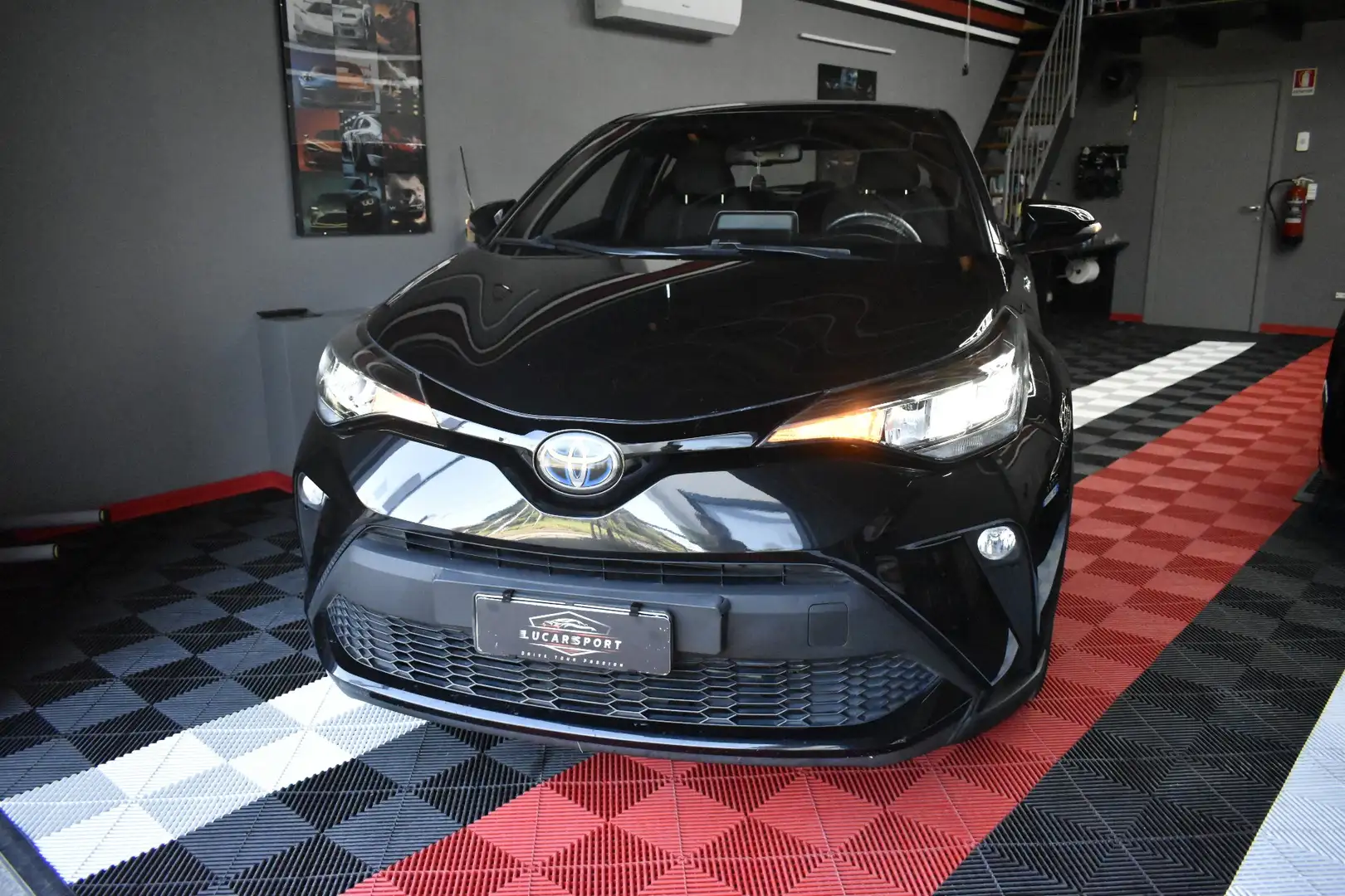 Toyota C-HR 1.8h Business Sport Utility e-cvt Hybrid 122 CV Nero - 2