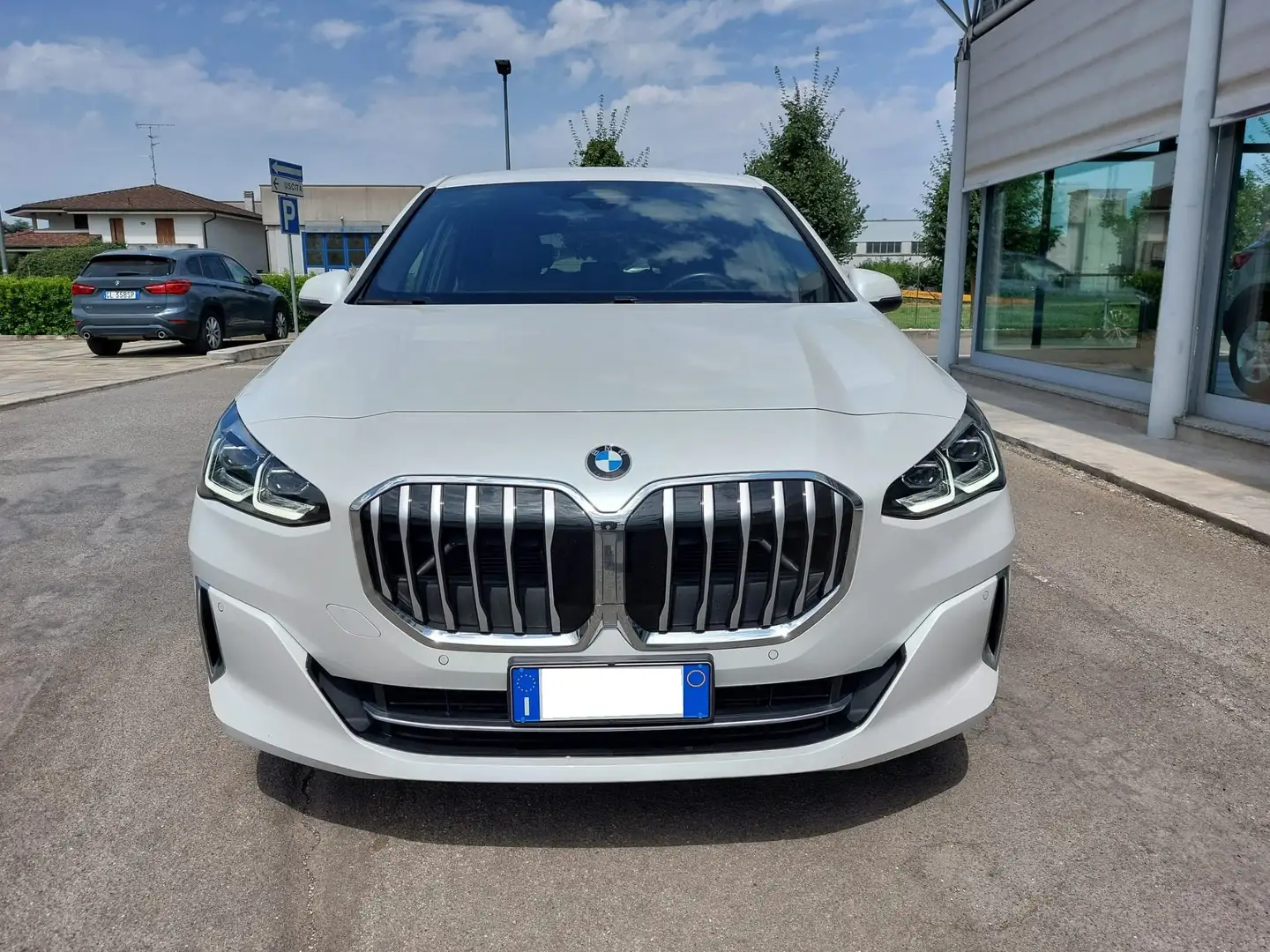 BMW 218 218d Active Tourer Luxury auto Bianco - 2