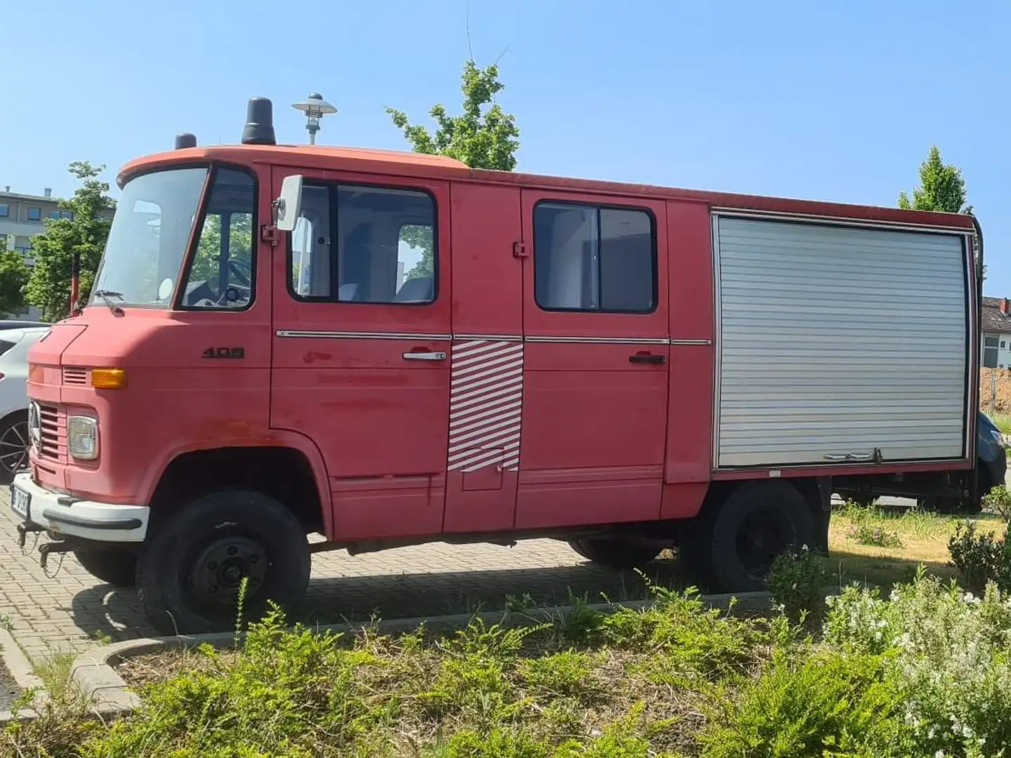 Mercedes-Benz LF409 Roşu - 1