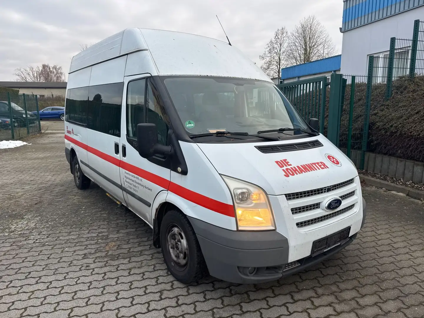 Ford Transit FT 300 L Trend 9 Sitze Klima Rollstuhlrampe Weiß - 2