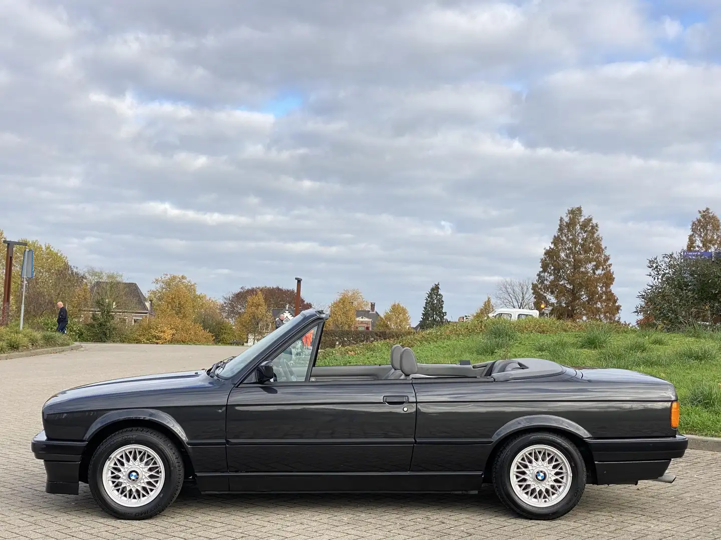 BMW 318 3-serie E30 CABRIOLET 318i Zwart - 2