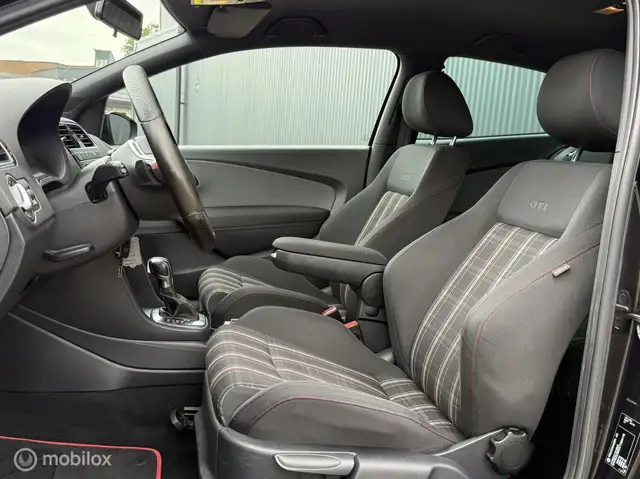 Volkswagen Polo view 4