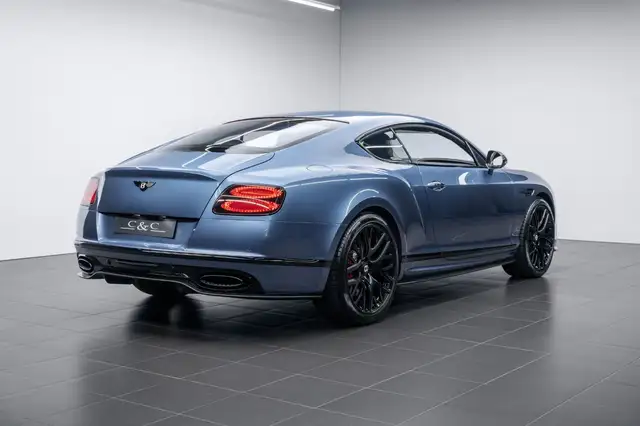Bentley Continental GT view 3