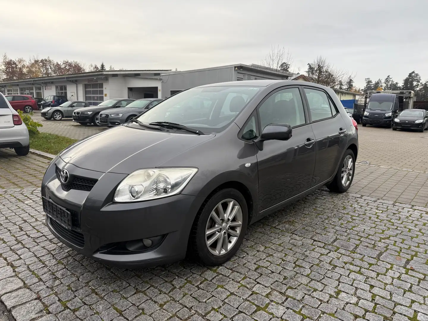 Toyota Auris Life - TÜV 09.2026. - 1. Hand - Grau - 1