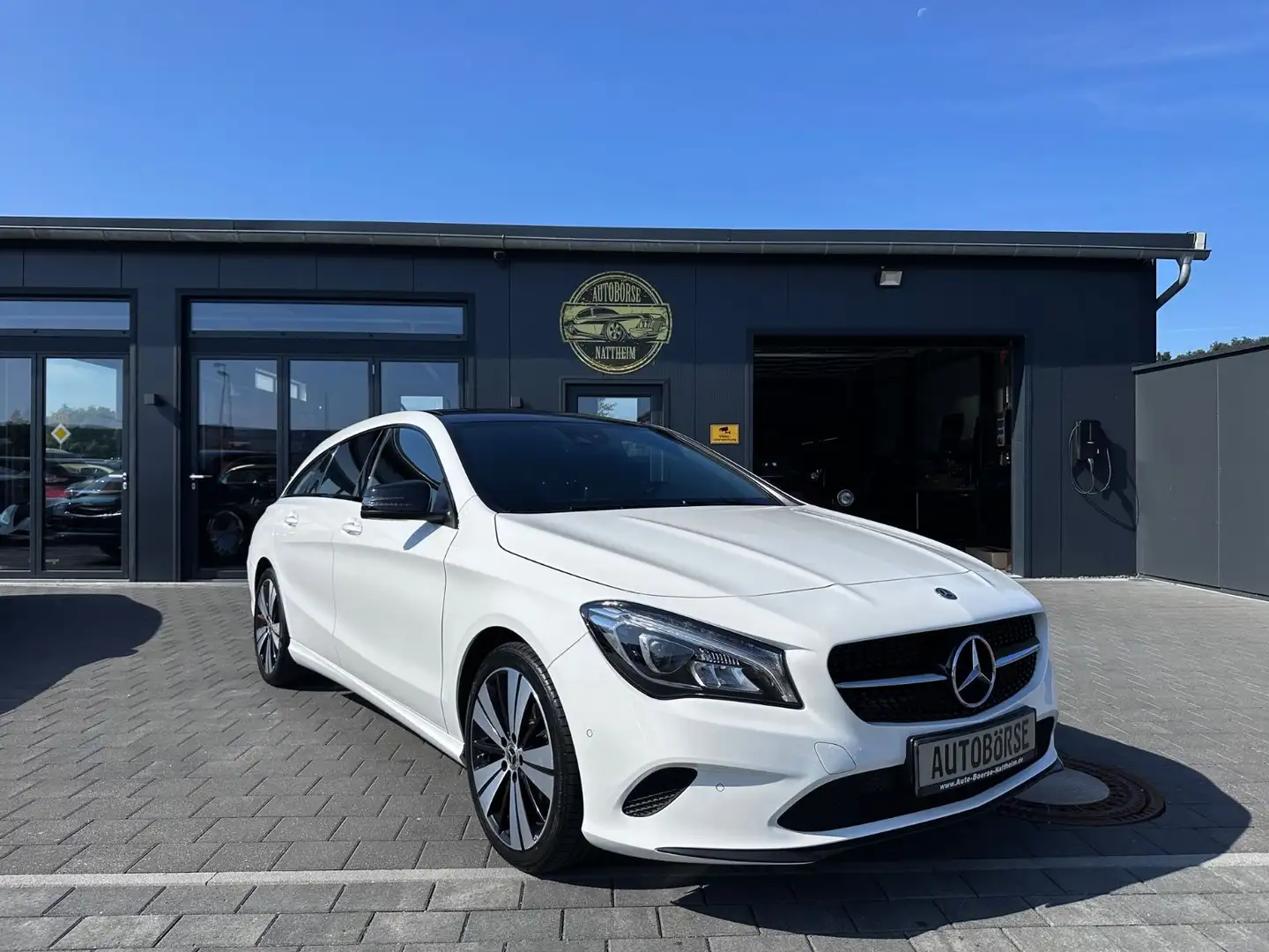 Mercedes-Benz CLA 200 Weiß - 1