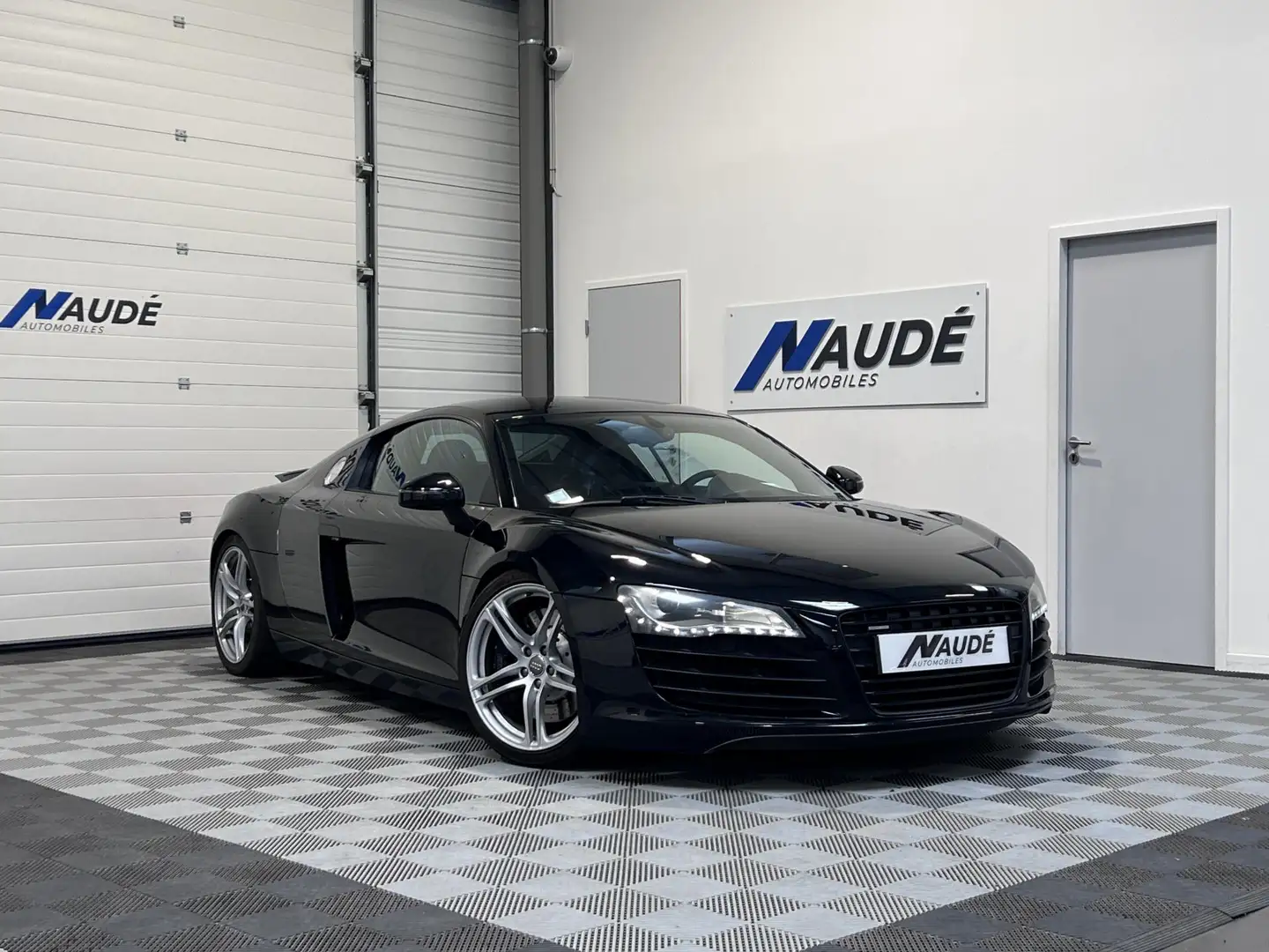 Audi R8 V8 4.2 FSI 420 CH Quattro R-Tronic Negro - 1