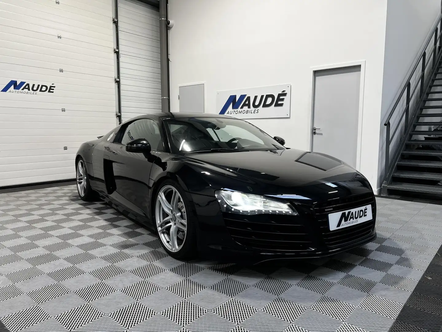 Audi R8 V8 4.2 FSI 420 CH Quattro R-Tronic - 1