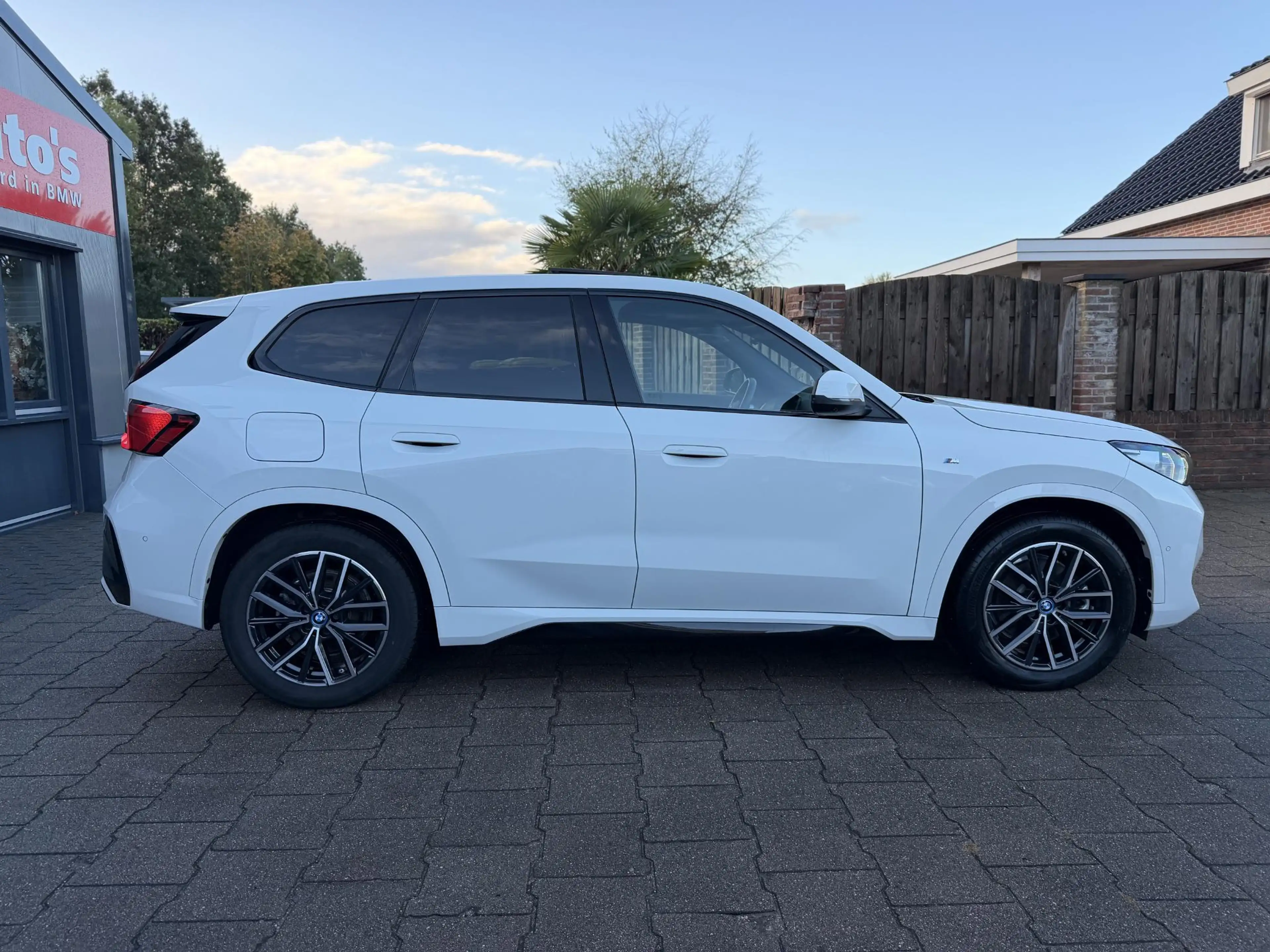 BMW iX1 xDrive30 M-Sport Pano|HUD|Adaptief|Trekhaak Elekt. — photo 15