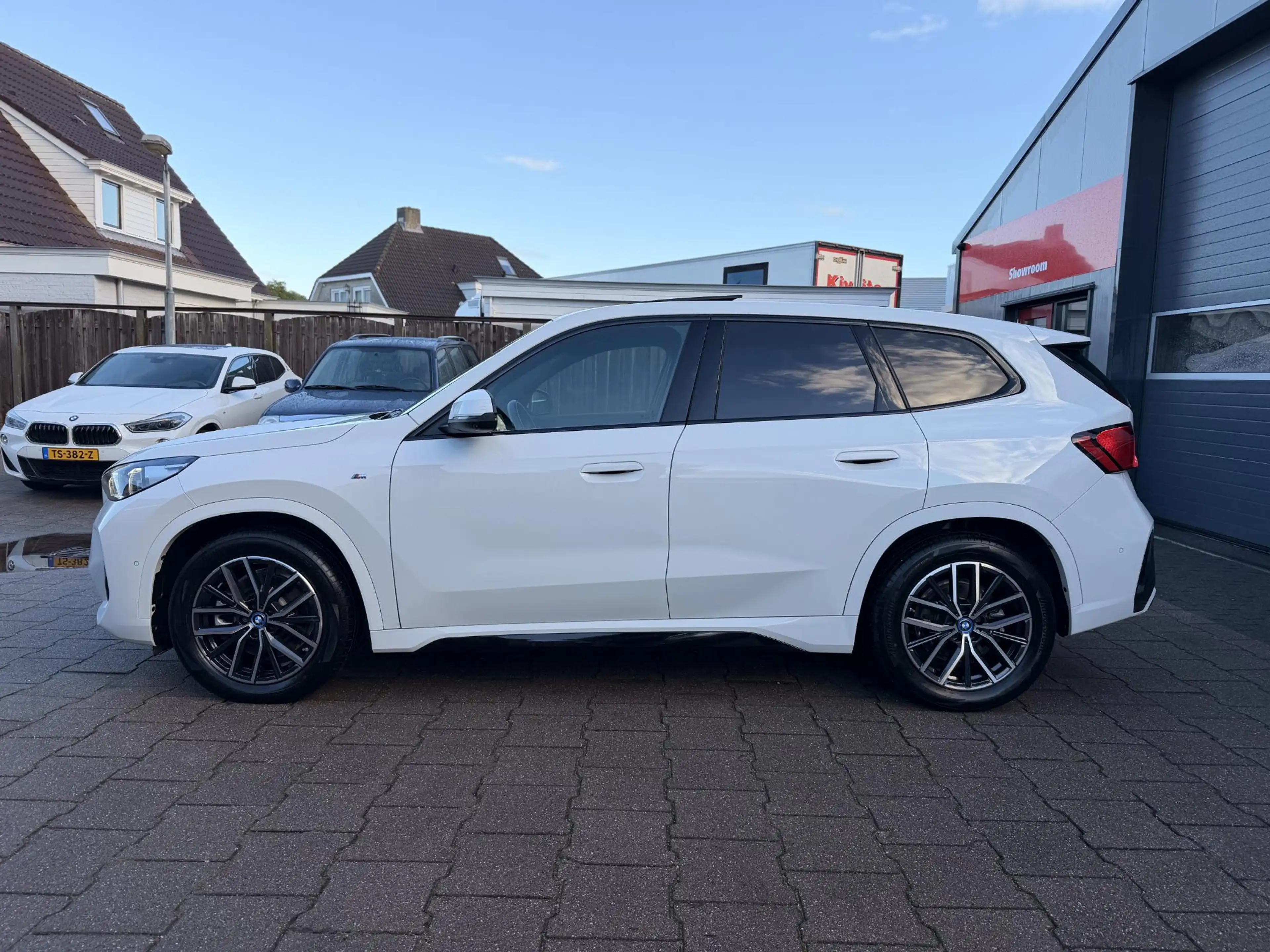 BMW iX1 xDrive30 M-Sport Pano|HUD|Adaptief|Trekhaak Elekt. — photo 4