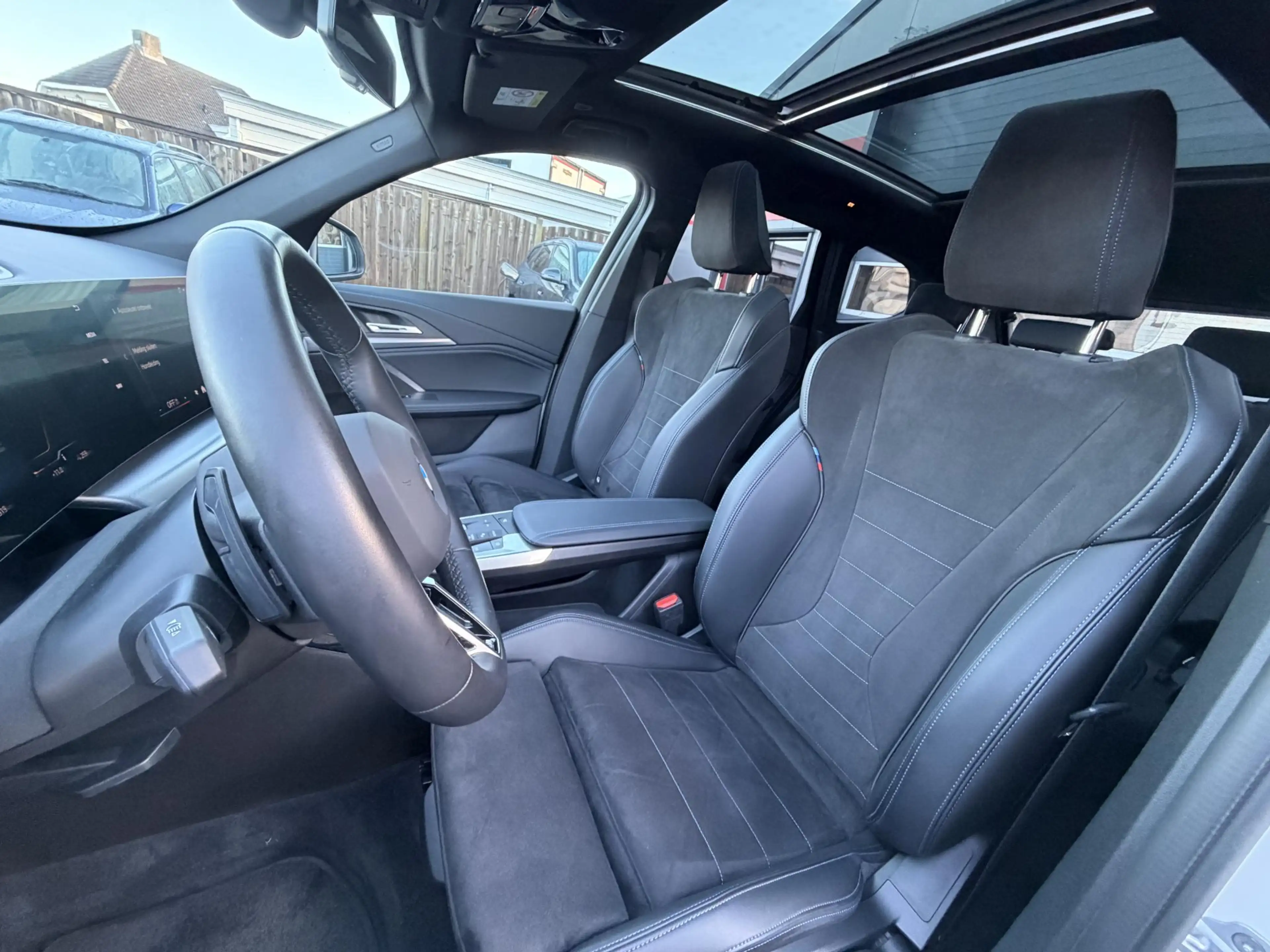 BMW iX1 xDrive30 M-Sport Pano|HUD|Adaptief|Trekhaak Elekt. — photo 2