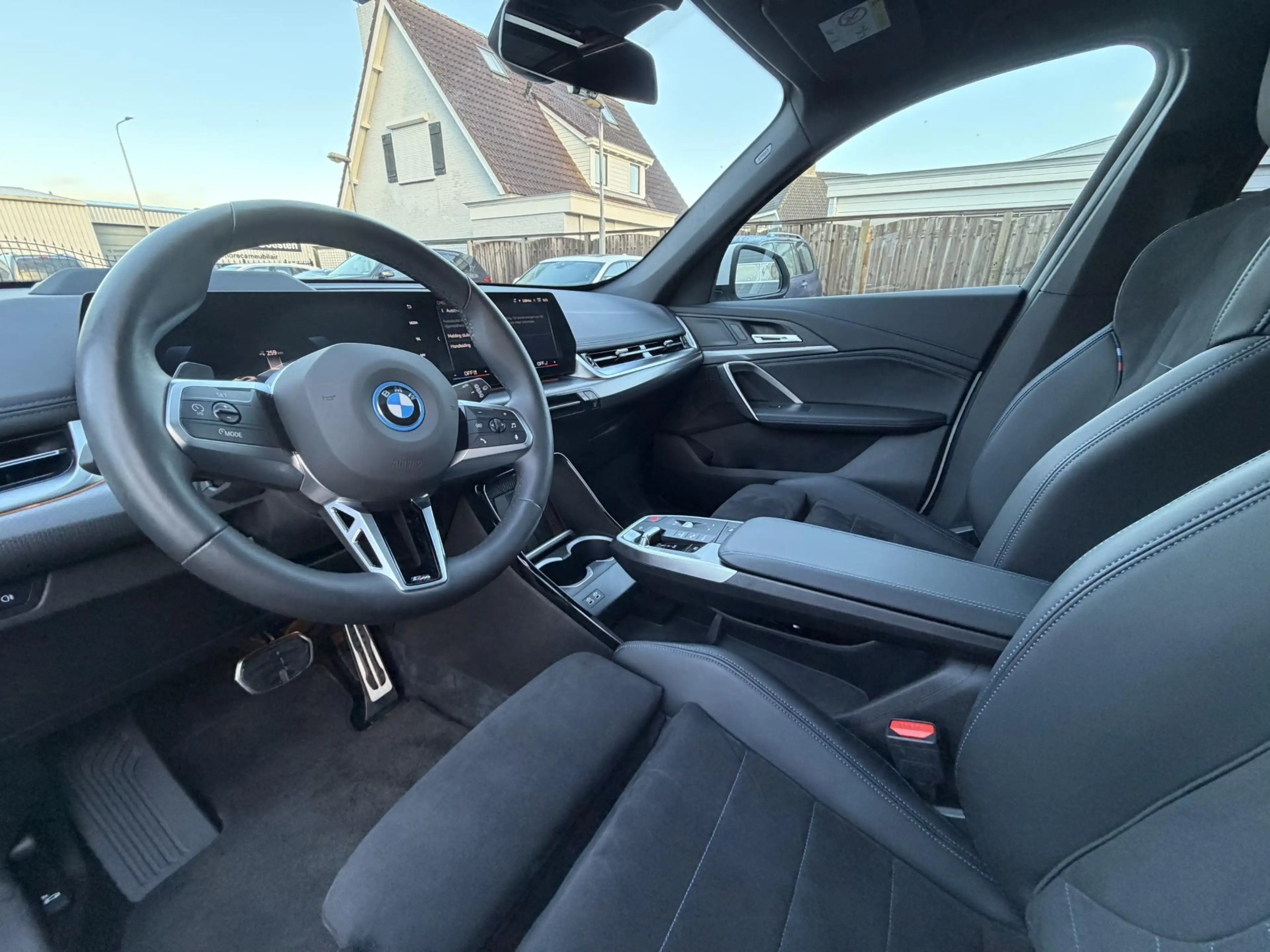 BMW iX1 xDrive30 M-Sport Pano|HUD|Adaptief|Trekhaak Elekt. — photo 17