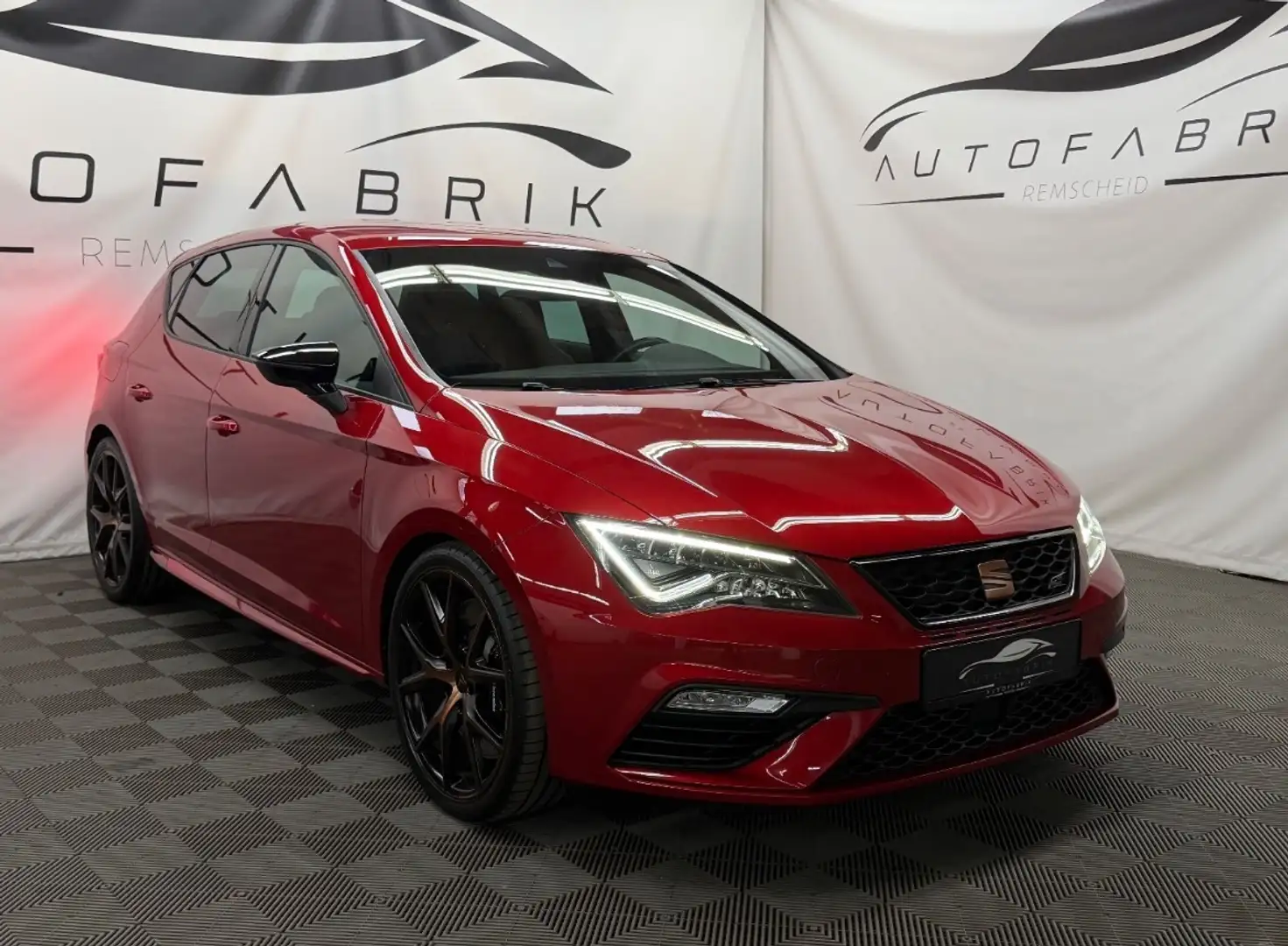SEAT Leon Performance 2.0 TSI 290 DSG7 Cupra Rot - 1