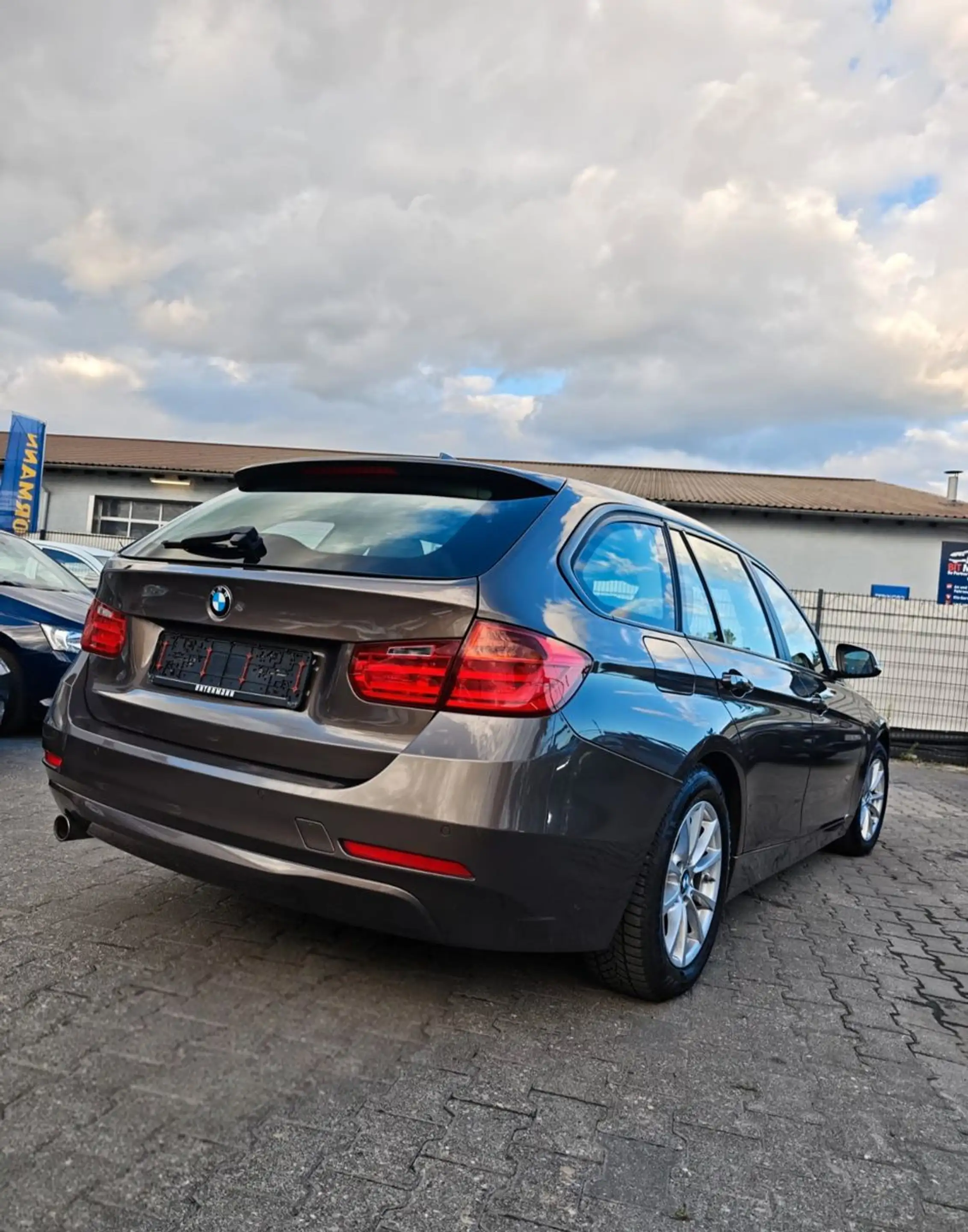 BMW 318 d Automatik, Licht-Paket aus, 2.Hand — photo 9